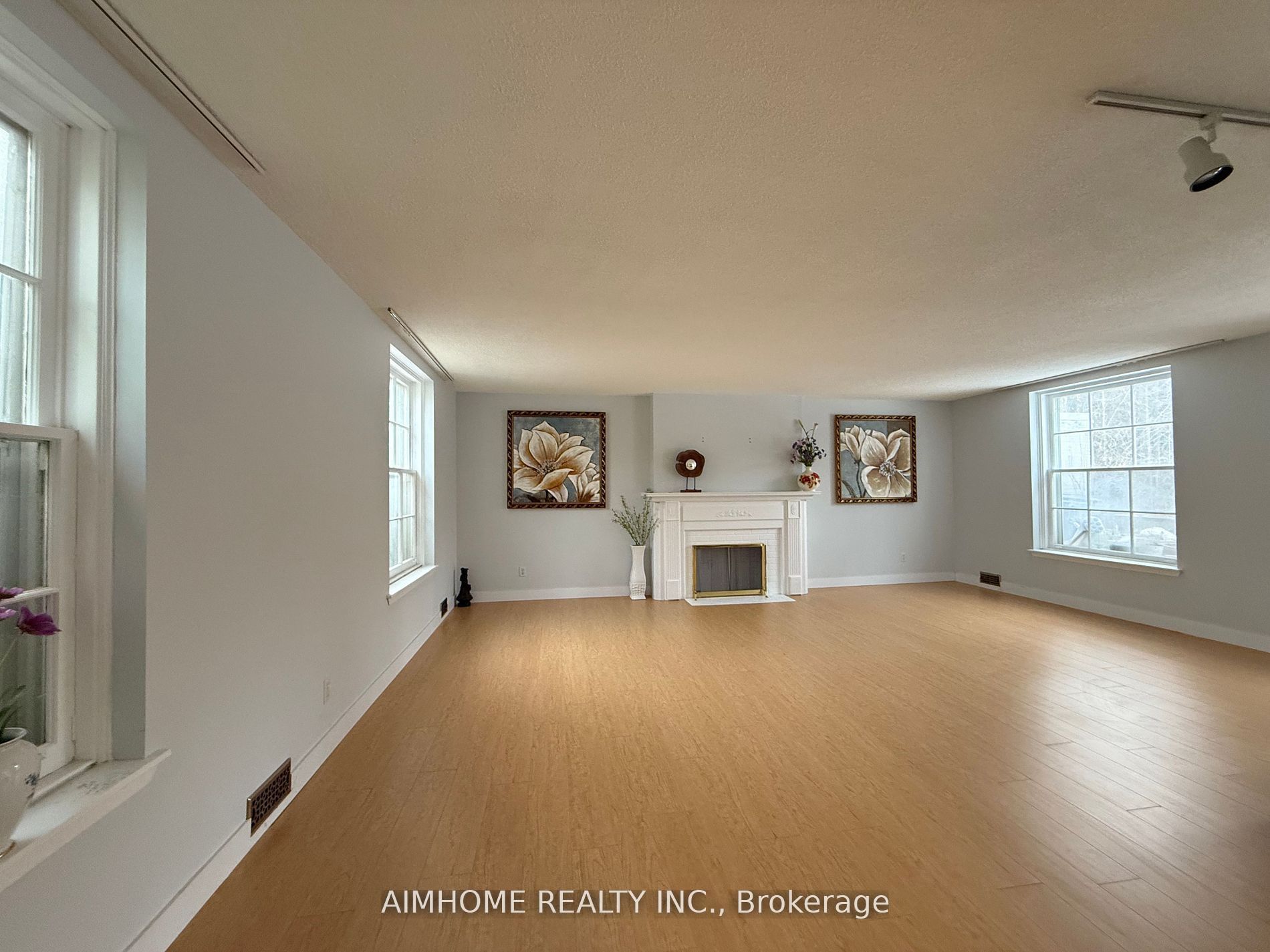 338 Steeles Avenue E, Markham, ON L3T 1A8 photo 4