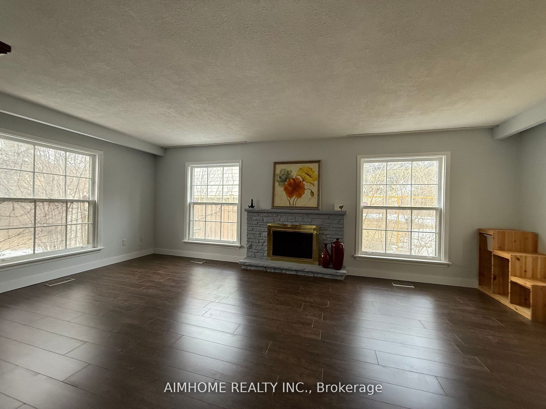 338 Steeles Avenue E, Markham, ON L3T 1A8 photo 5