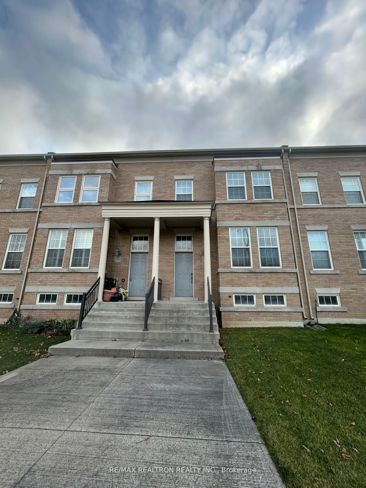 10284 Woodbine Avenue, Markham, ON L6C 0M3