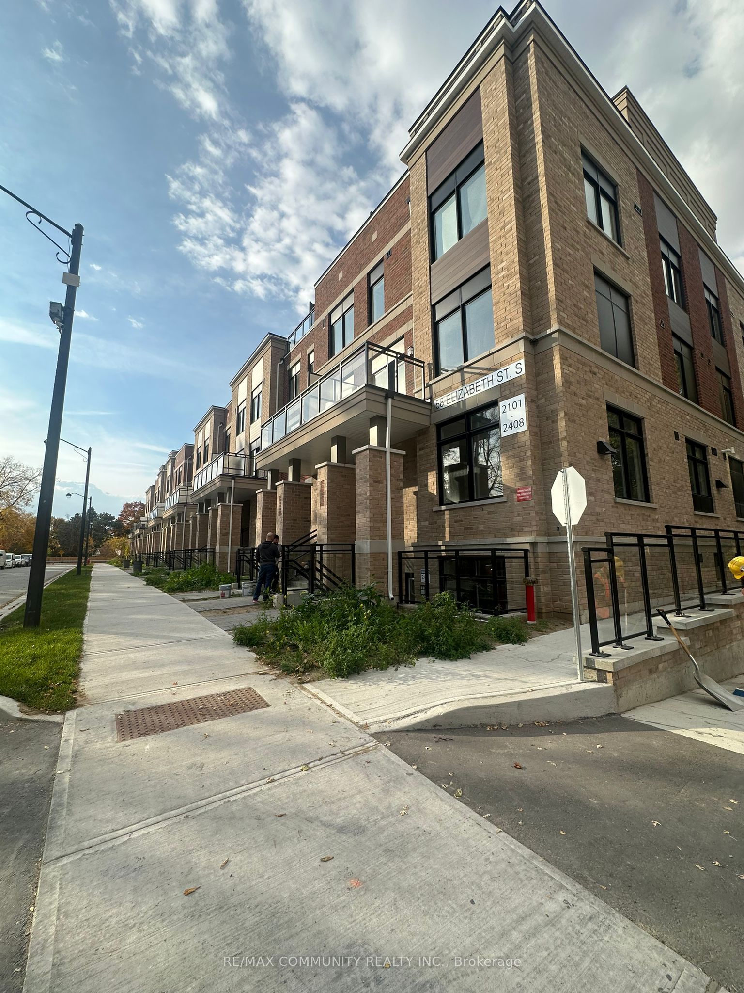 58 Elizabeth Street S 2103, Richmond Hill, ON L4C 5W2 photo 3