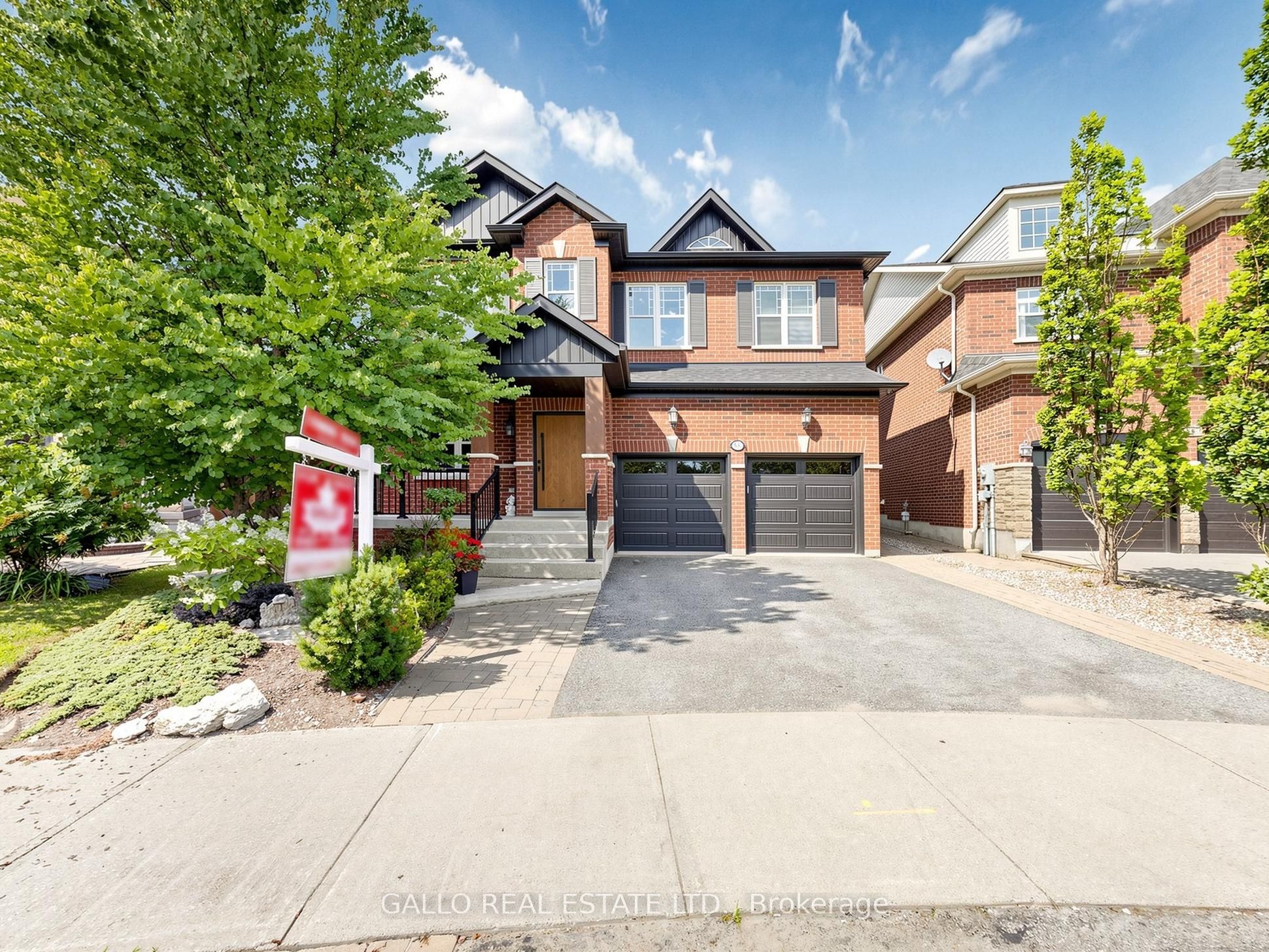 111 Pondmede Crescent, Whitchurch-Stouffville, ON L4A 0E3 photo 2
