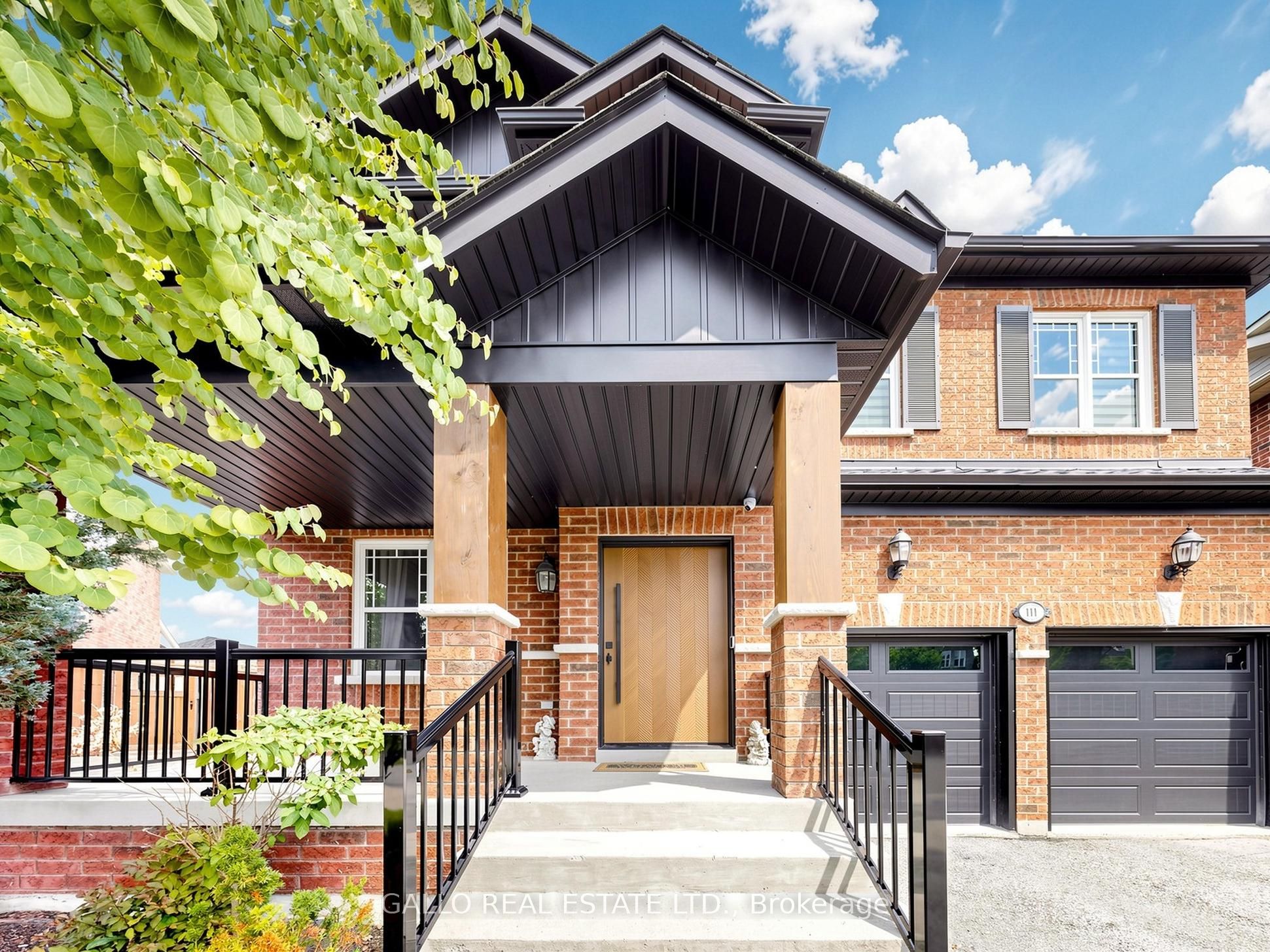 111 Pondmede Crescent, Whitchurch-Stouffville, ON L4A 0E3 photo 3