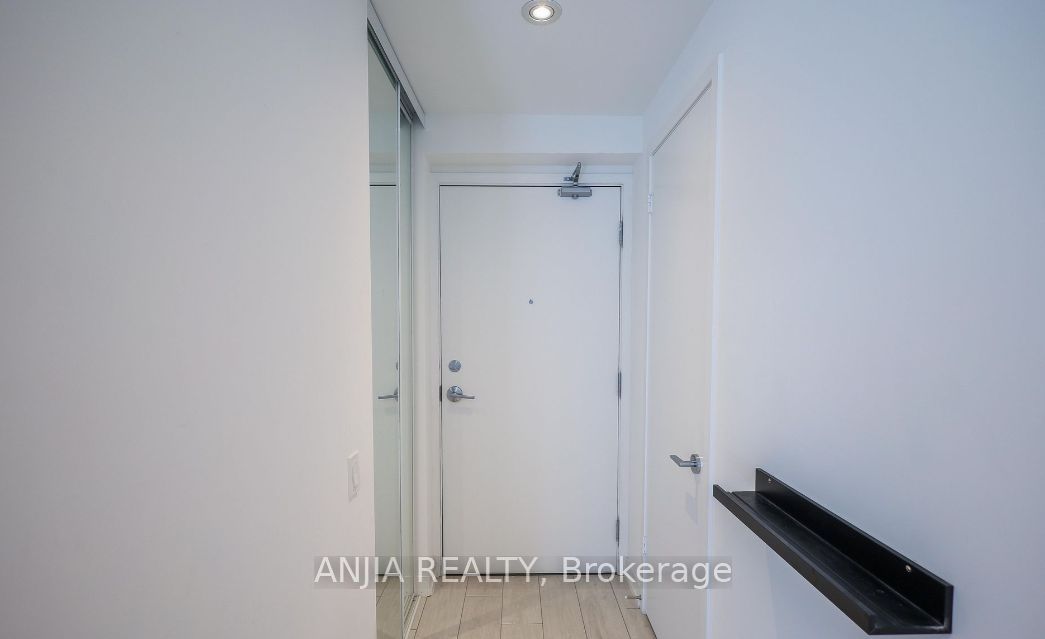 898 Portage Parkway 2206, Vaughan, ON L4K 0J6 photo 4
