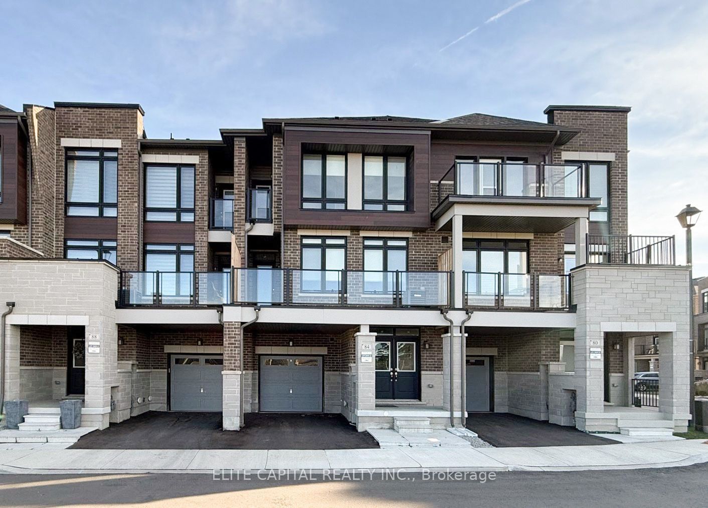 84 Holyrood Crescent, Vaughan, ON L4H 5G2 photo 2