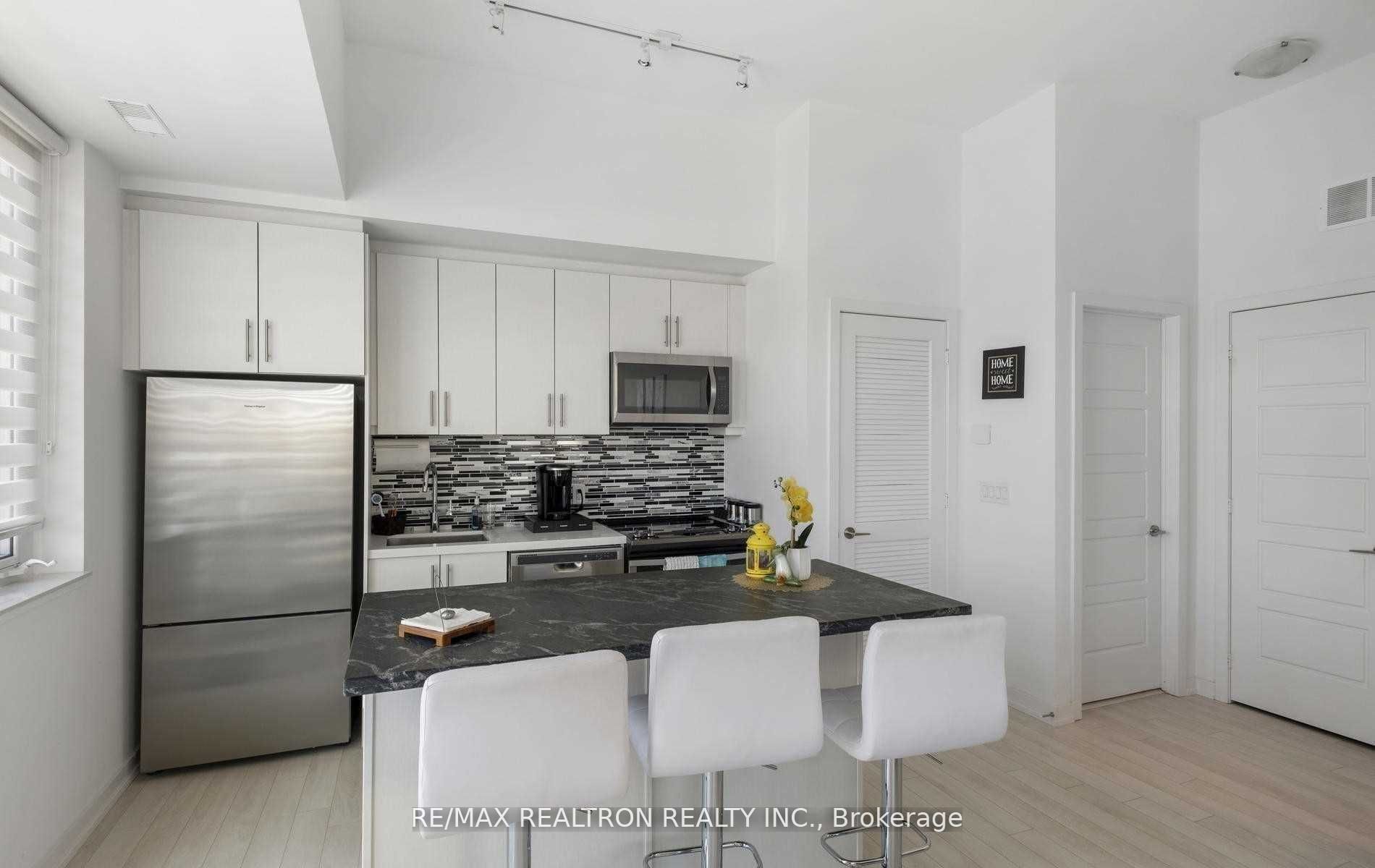 233 Broward Way 8, Innisfil, ON L9S 0M5 photo 2