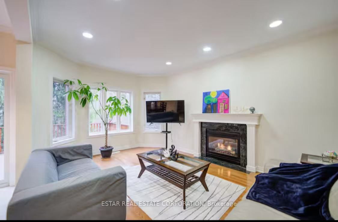 45 Abilene Court, Richmond Hill, ON L4C 0S6 photo 3