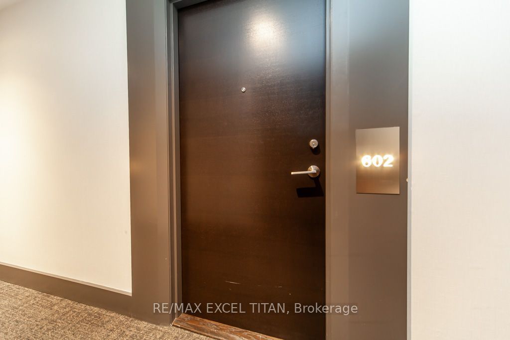 8868 Yonge Street 602E, Richmond Hill, ON L4C 1Z8 photo 3