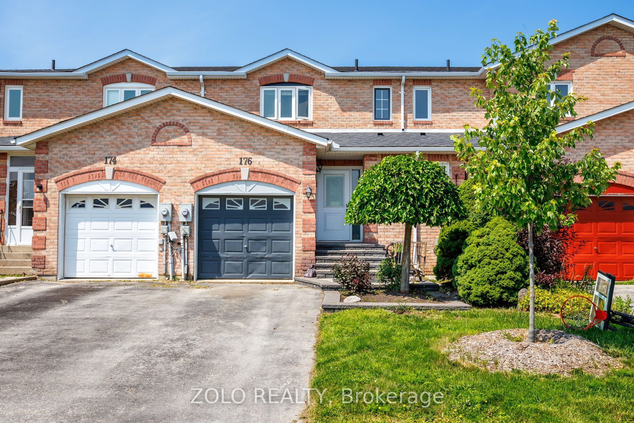 176 Fairwood Drive, Georgina, ON L4P 3Y3