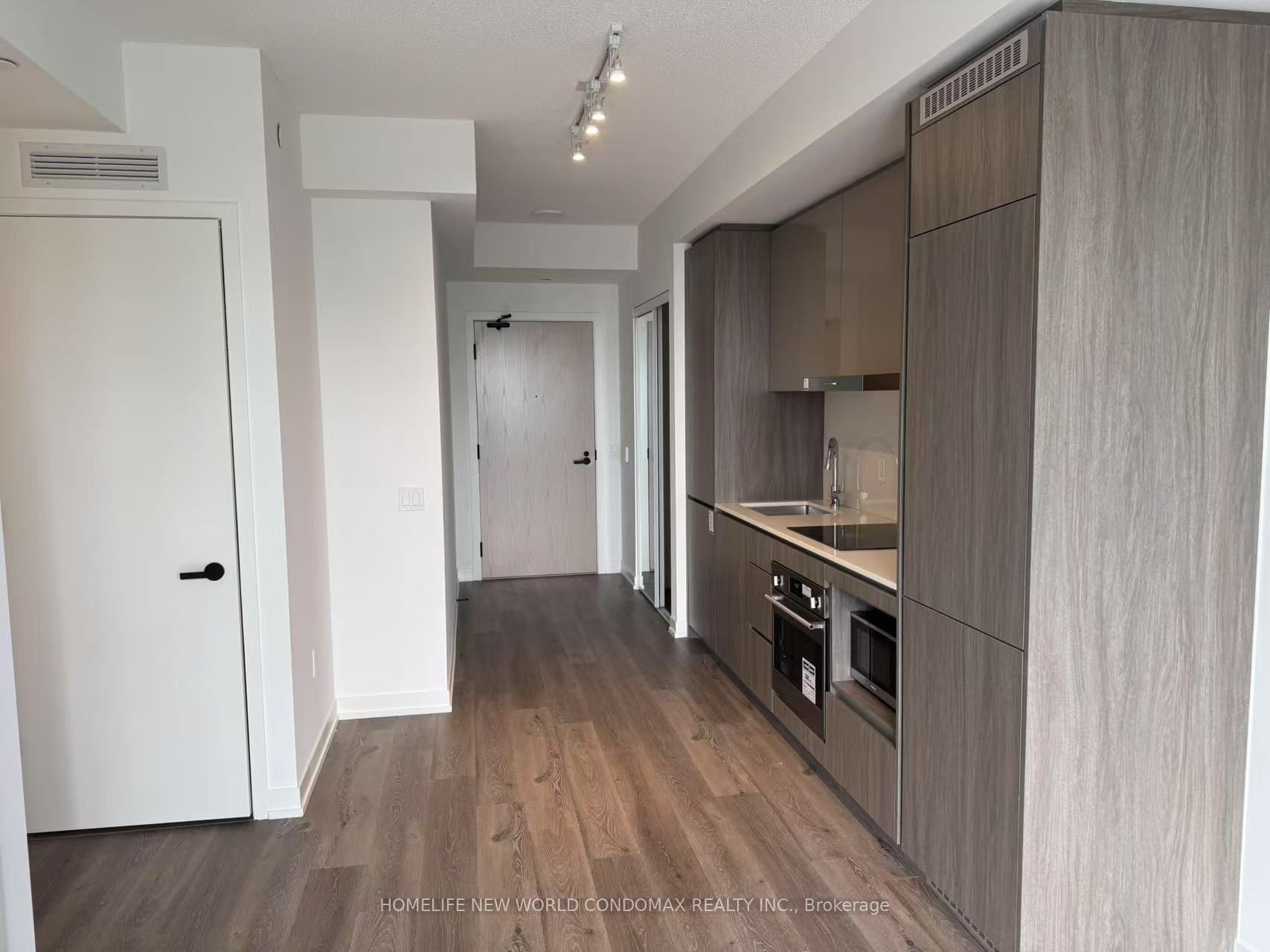 28 Interchange Way 1807, Vaughan, ON L4K 0R2 photo 2