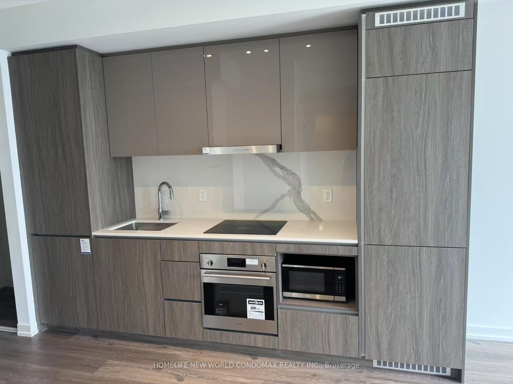 28 Interchange Way 1807, Vaughan, ON L4K 0R2 photo 3