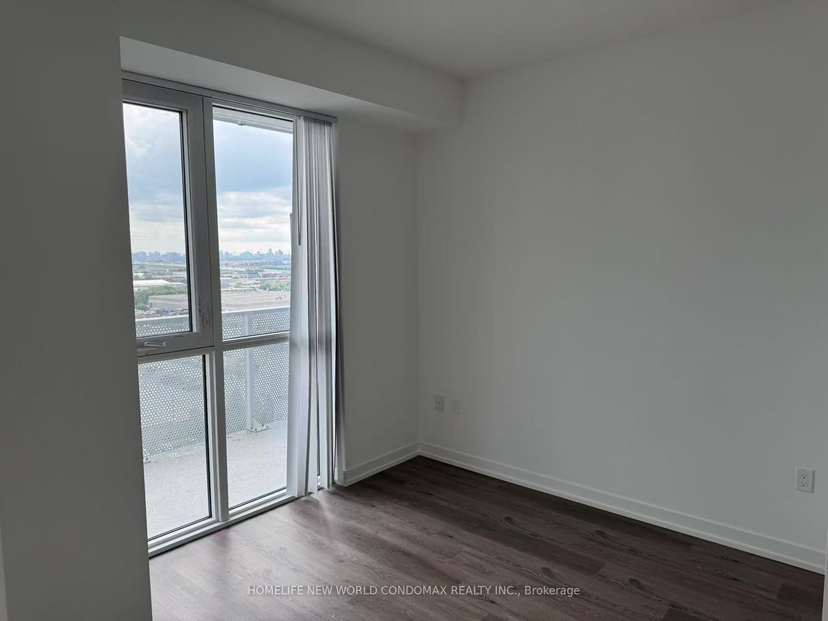 28 Interchange Way 1807, Vaughan, ON L4K 0R2 photo 5