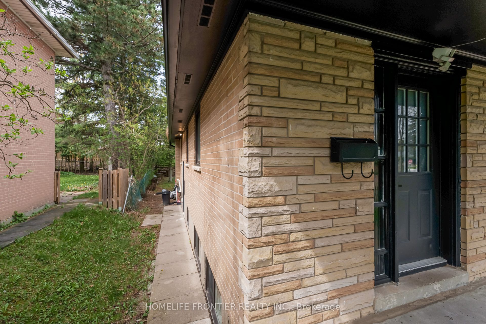 6 Dalmeny Road Lower, Markham, ON L3T 1L9 photo 4