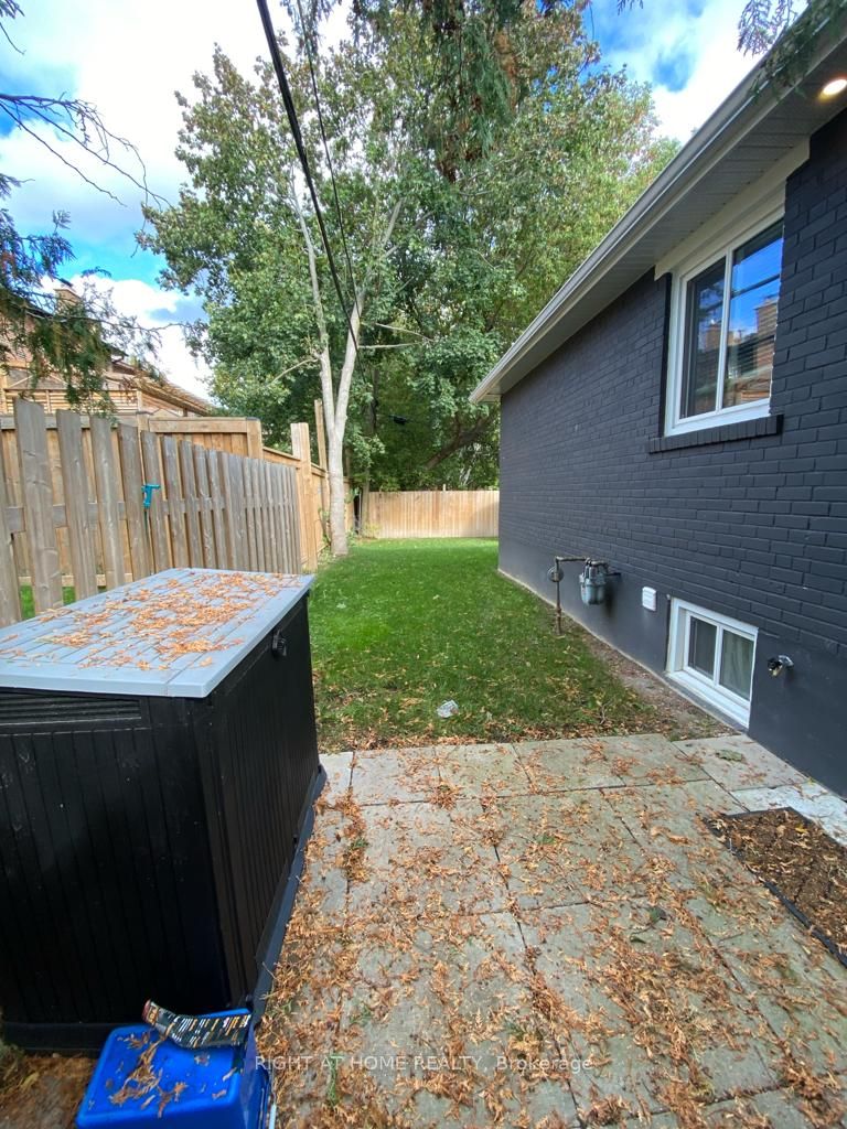 112 Walter Avenue Basemnt, Newmarket, ON L3Y 2T6 photo 2