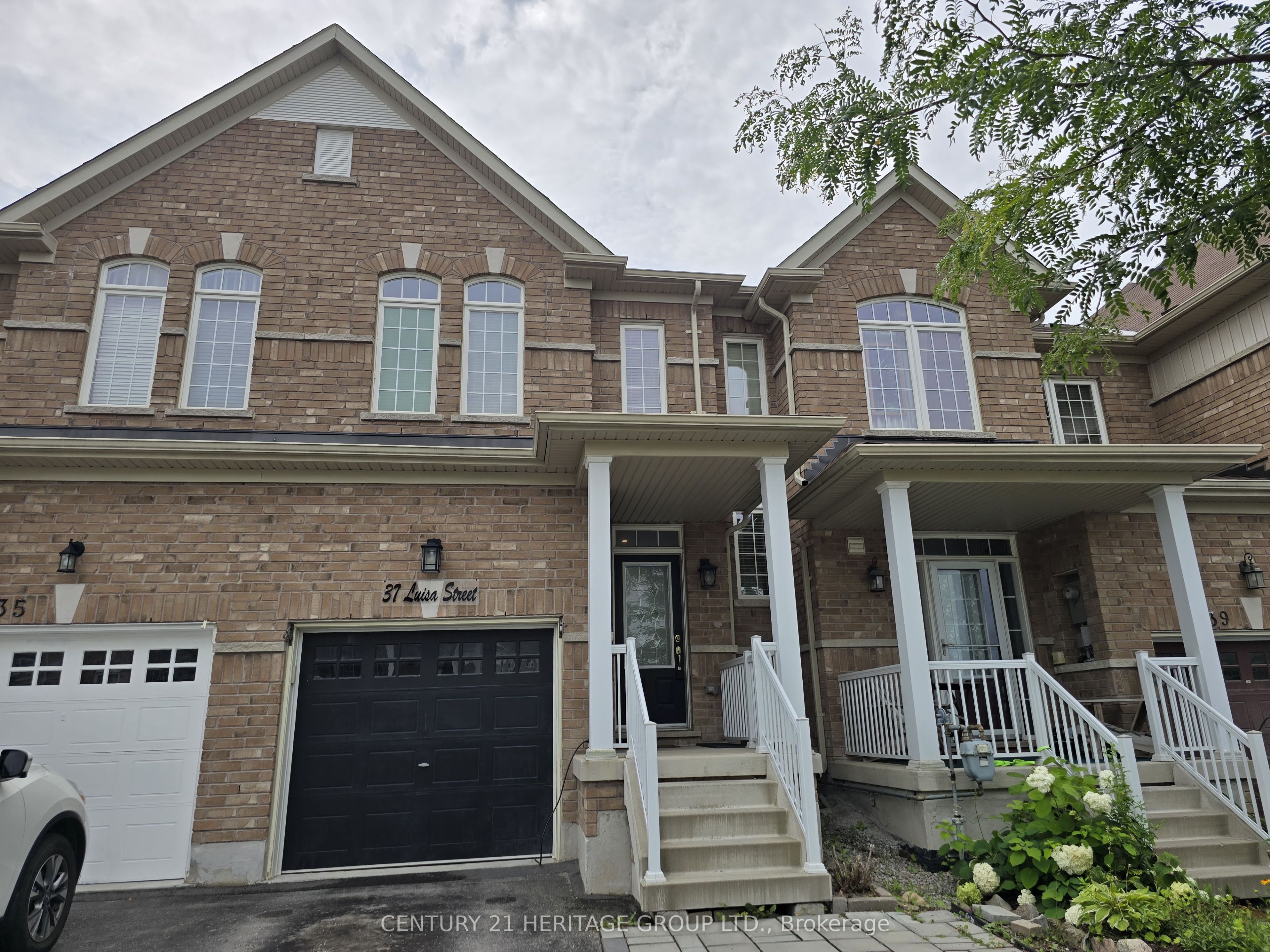 37 Luisa Street, Bradford West Gwillimbury, ON L3Z 0P2 photo 2