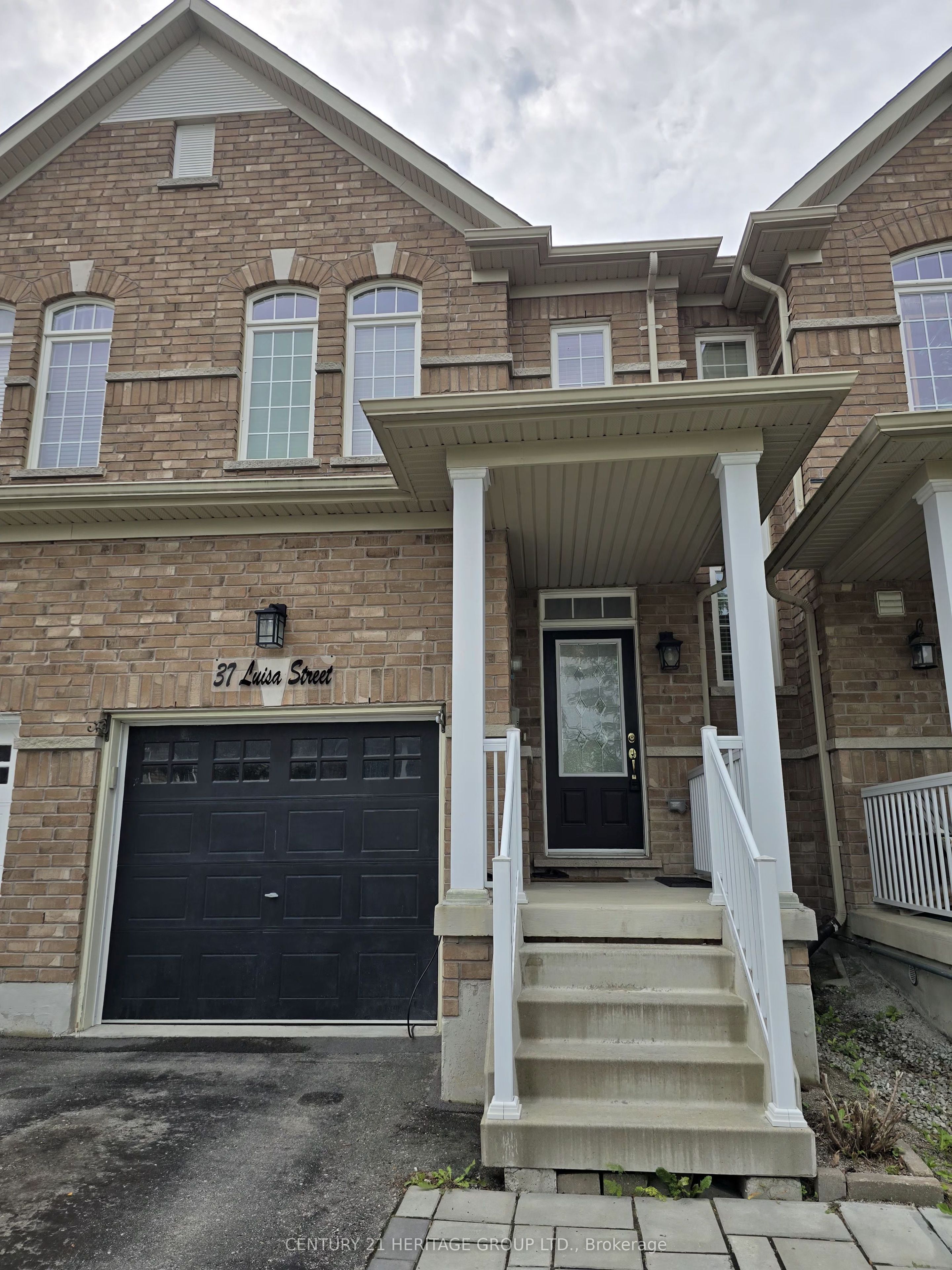 37 Luisa Street, Bradford West Gwillimbury, ON L3Z 0P2 photo 3