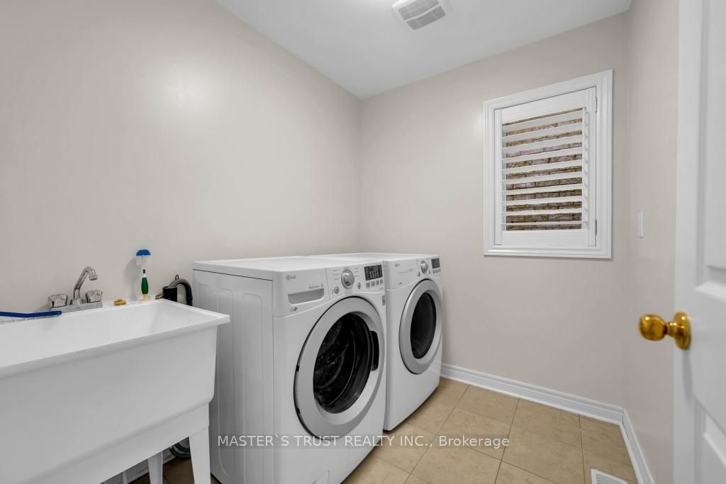 114 Herefordshire Crescent, East Gwillimbury, ON L9N 0B4 photo 5