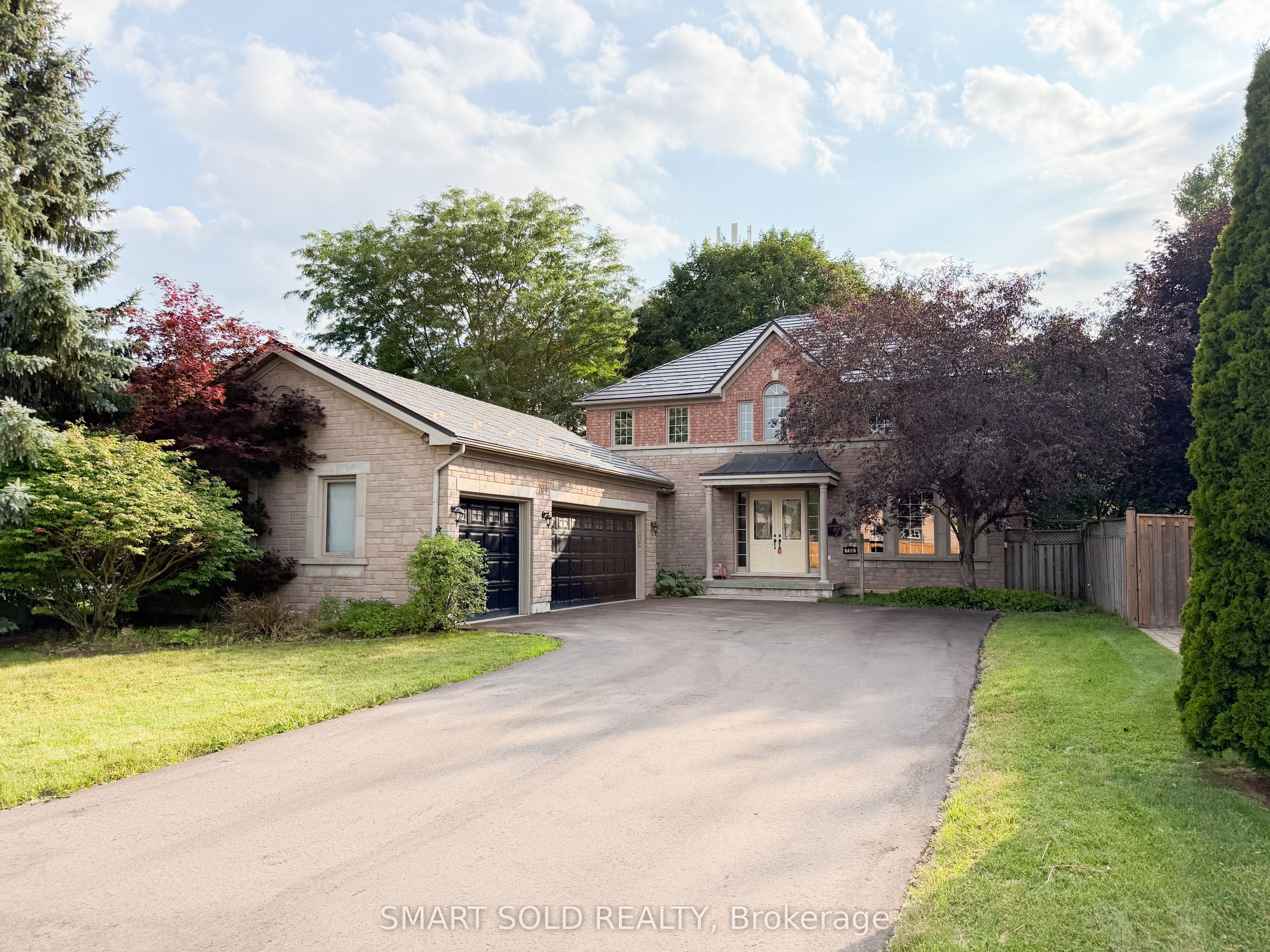 704 Foxcroft Boulevard, Newmarket, ON L3X 1N2