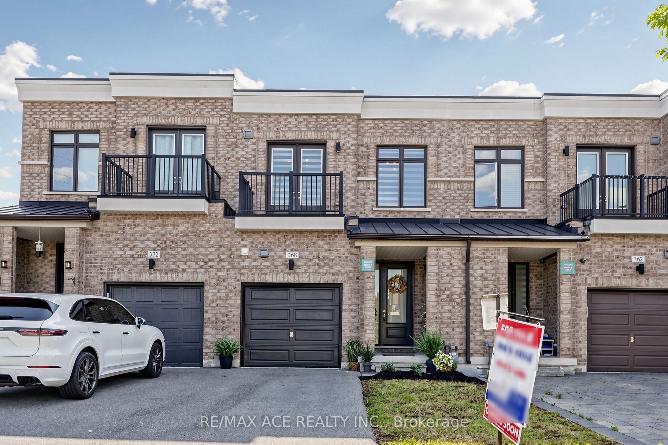 368 Elyse Court, Aurora, ON L4G 2C9