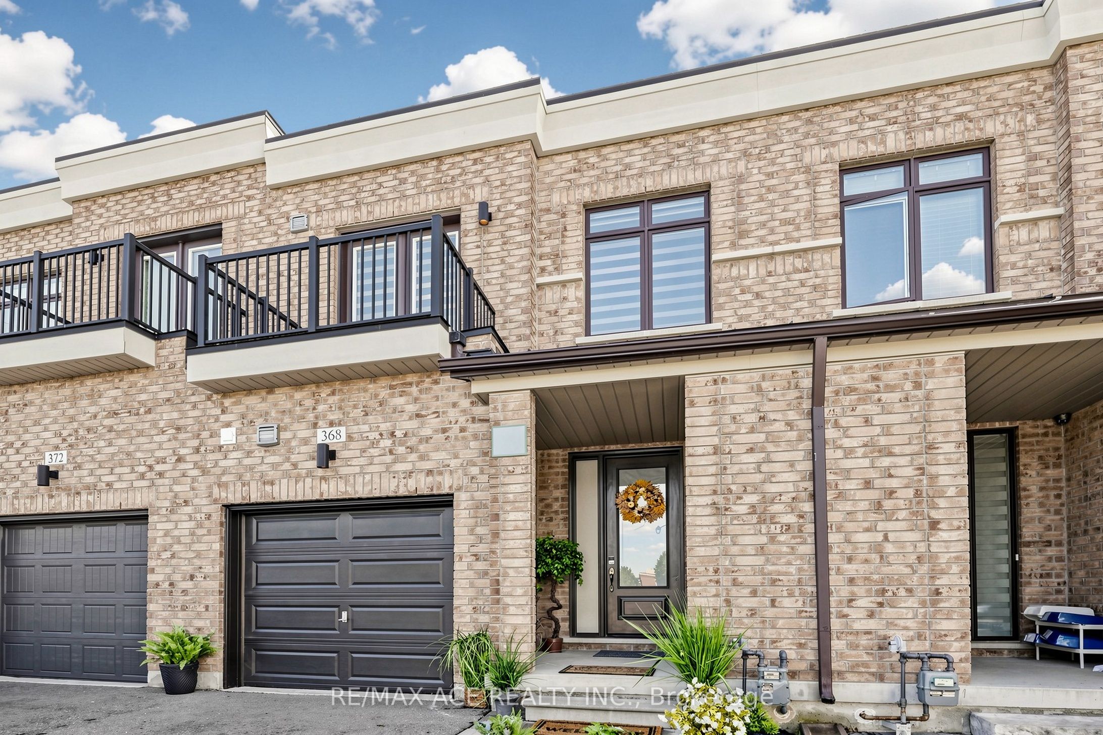368 Elyse Court, Aurora, ON L4G 2C9 photo 3