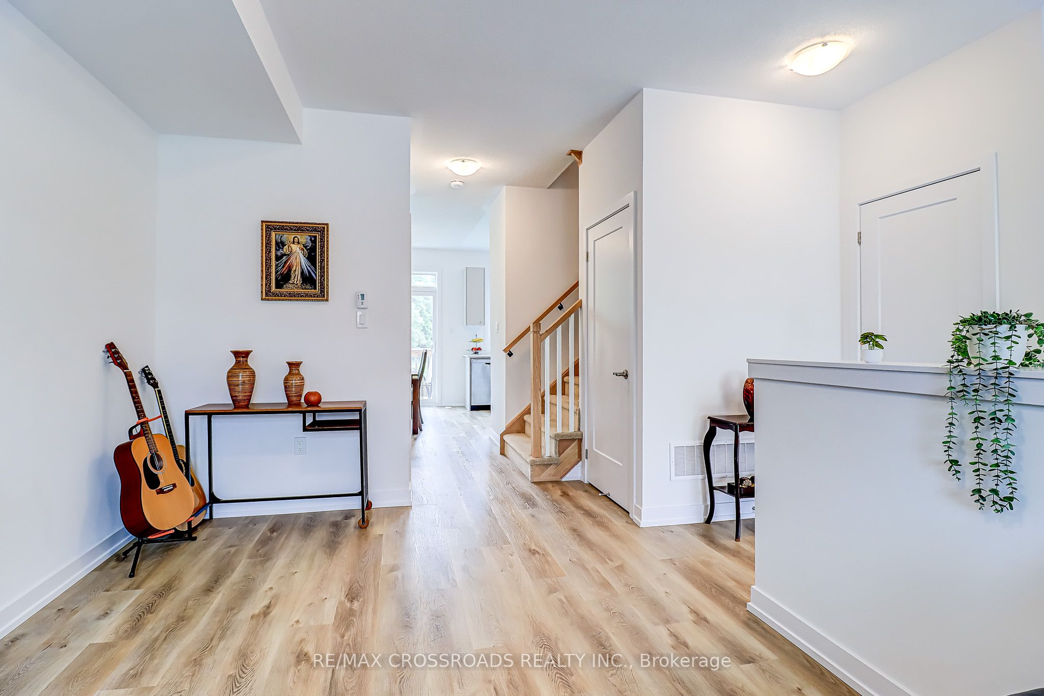 64 Lyall Stokes Circle, East Gwillimbury, ON L0G 1M0 photo 3