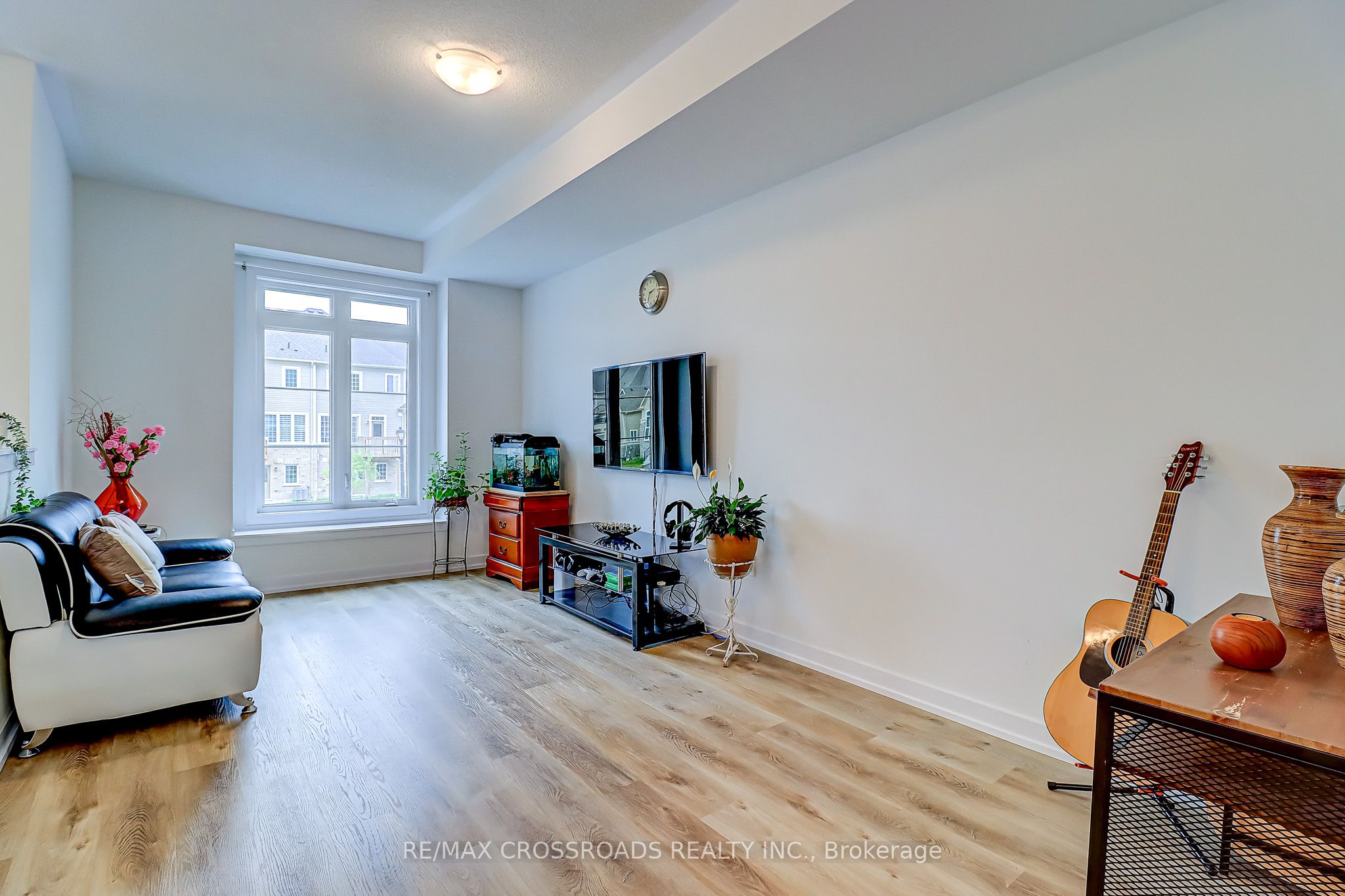 64 Lyall Stokes Circle, East Gwillimbury, ON L0G 1M0 photo 4