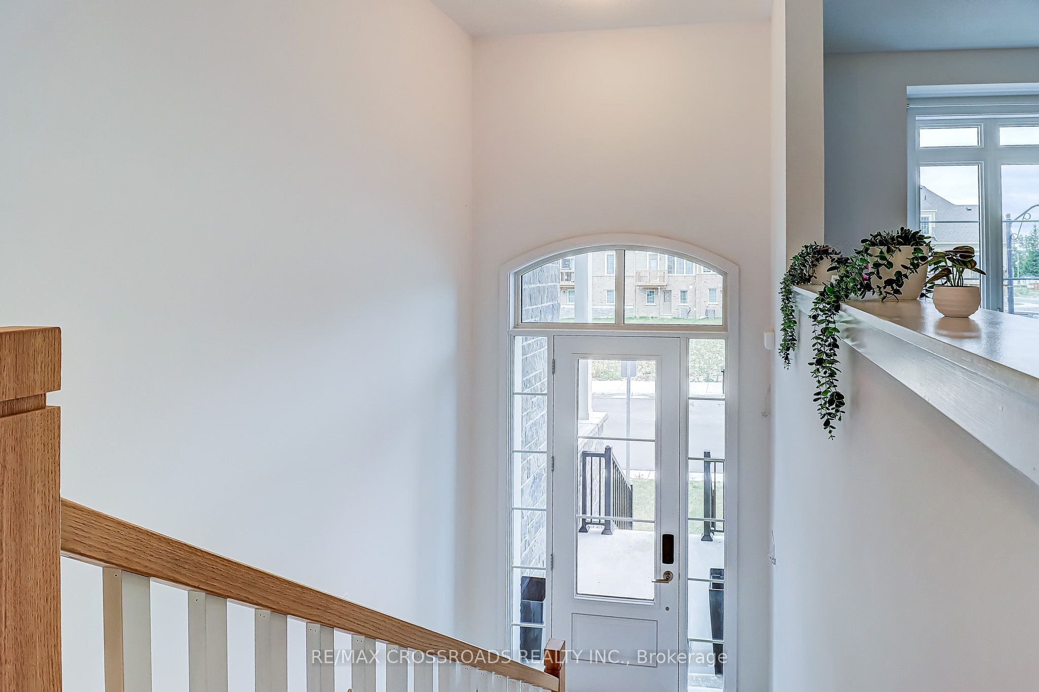 64 Lyall Stokes Circle, East Gwillimbury, ON L0G 1M0 photo 5