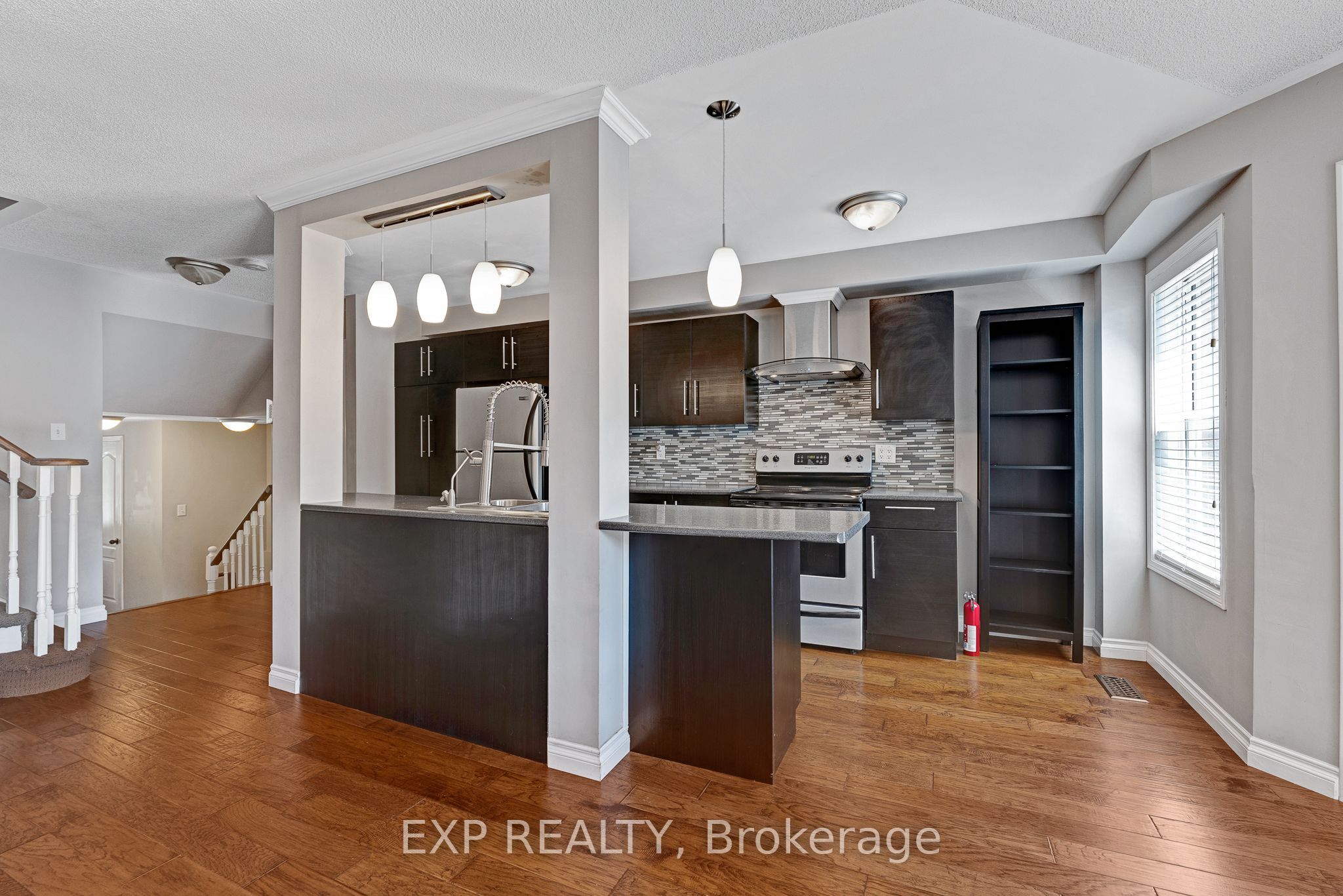 117 Mugford Road, Aurora, ON L4G 7J5 photo 3