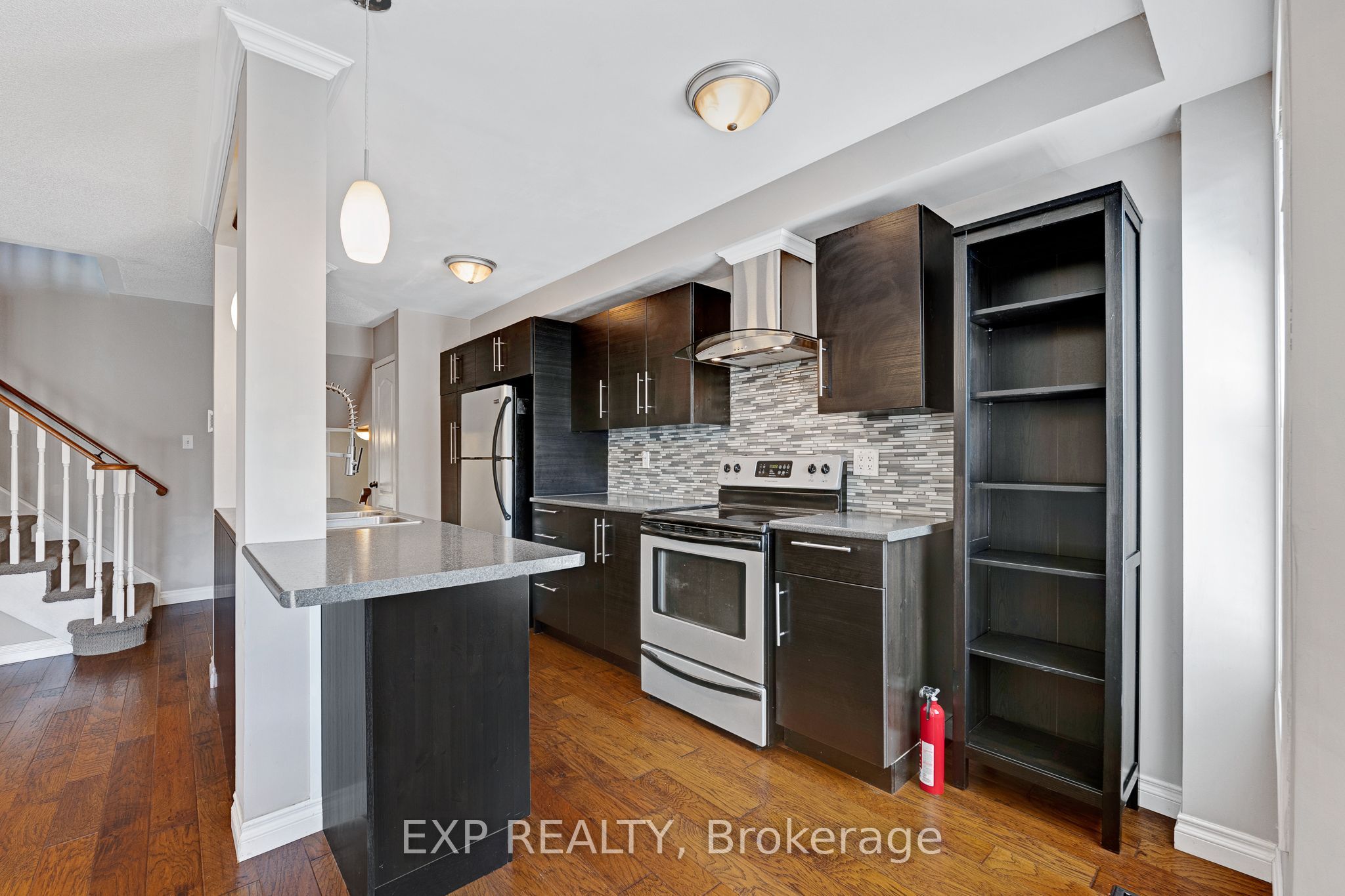 117 Mugford Road, Aurora, ON L4G 7J5 photo 4