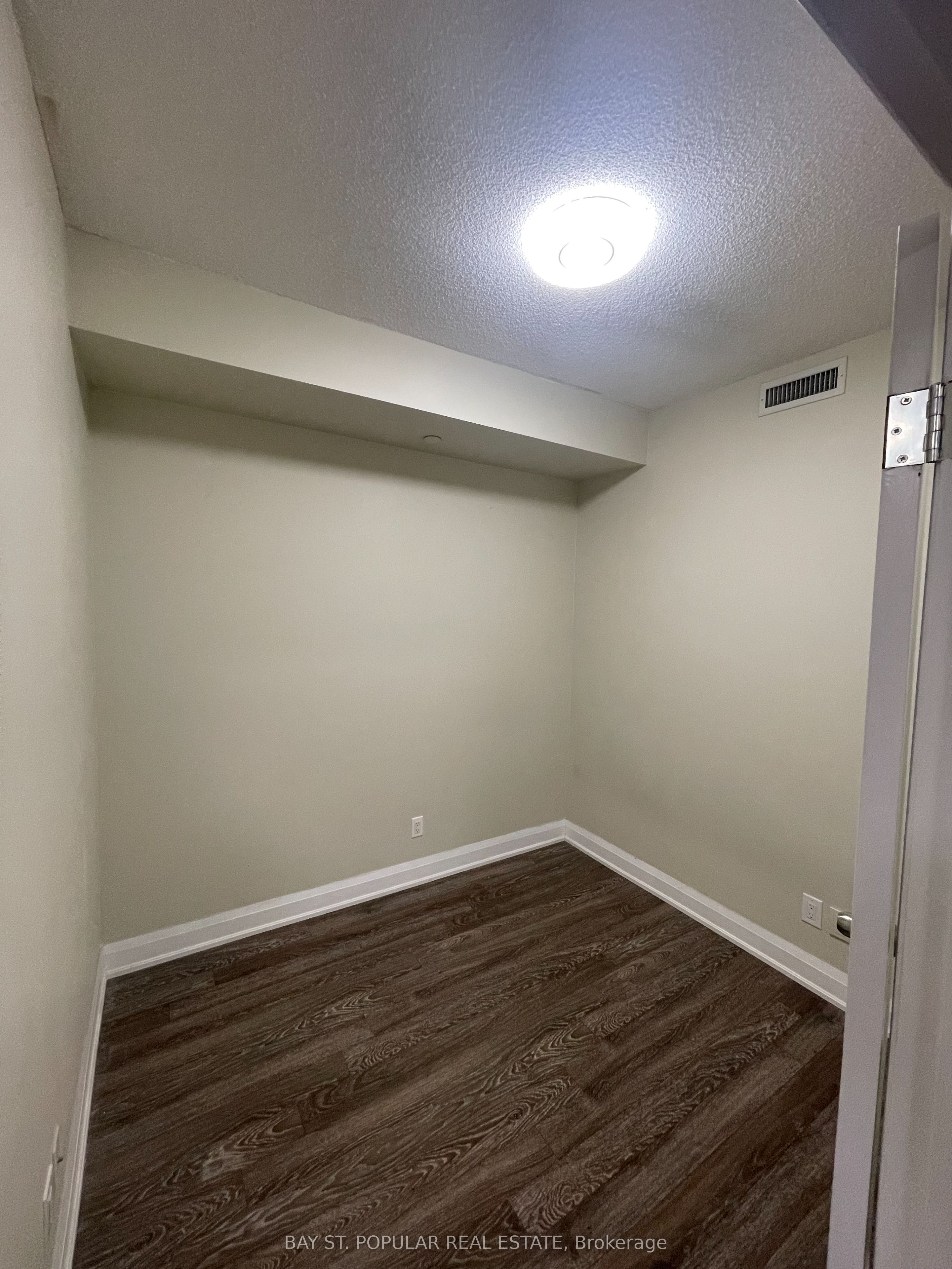 8228 Birchmount Road 527, Markham, ON L3R 1A6 photo 3