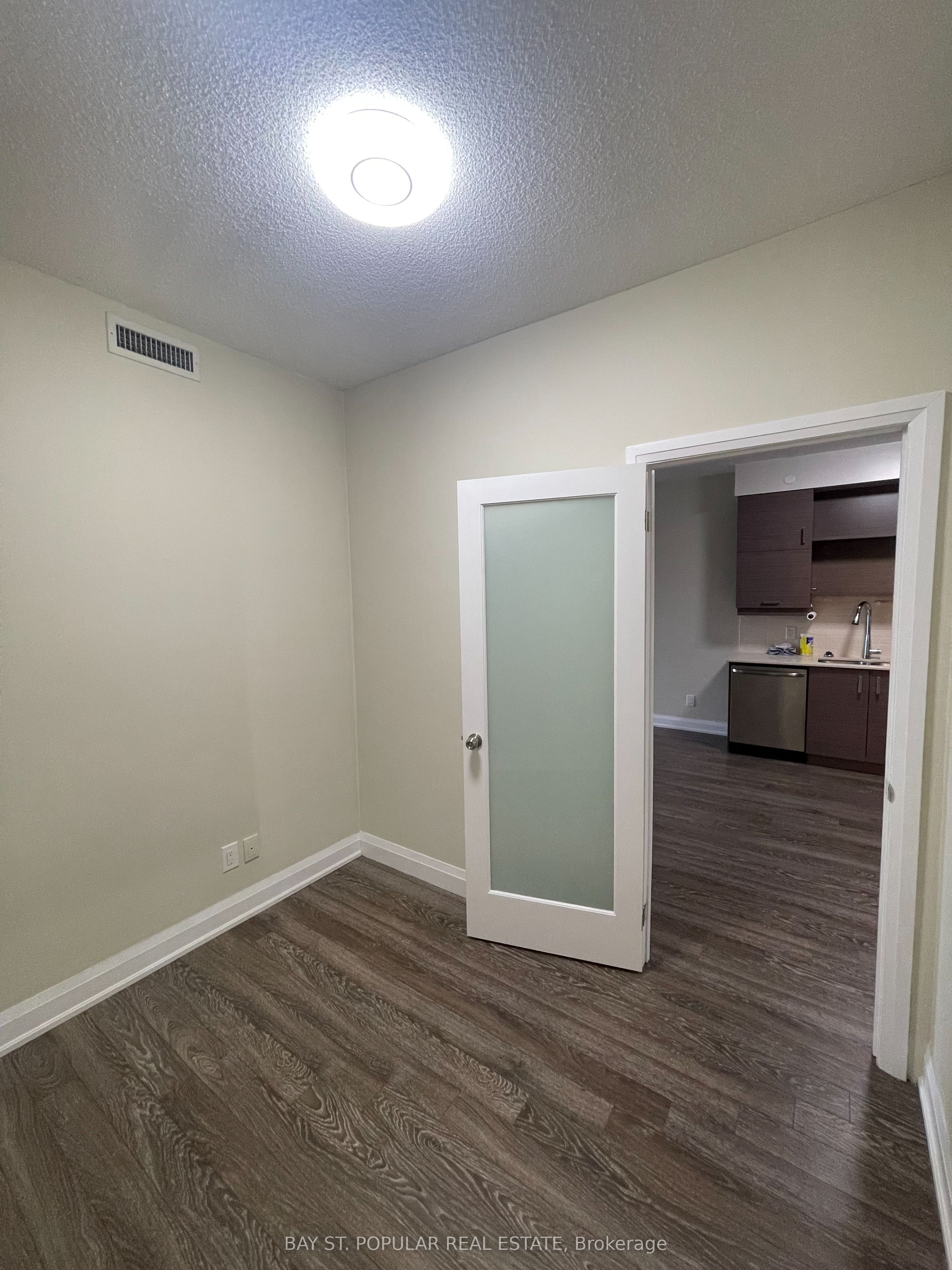 8228 Birchmount Road 527, Markham, ON L3R 1A6 photo 4