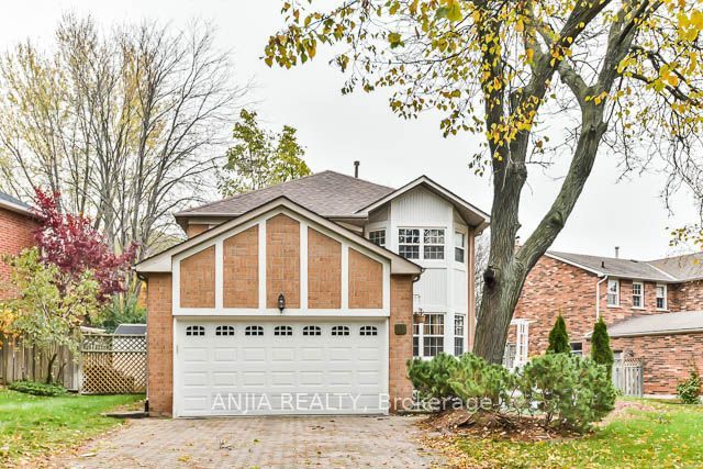 11 Berkeley Court, Markham, ON L3R 6M4