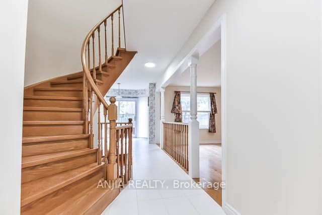 11 Berkeley Court, Markham, ON L3R 6M4 photo 3