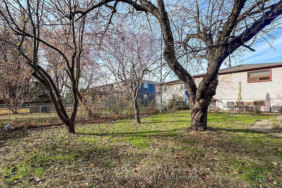 57 Lillooet Crescent upper, Richmond Hill, ON L4C 5A6 photo 4