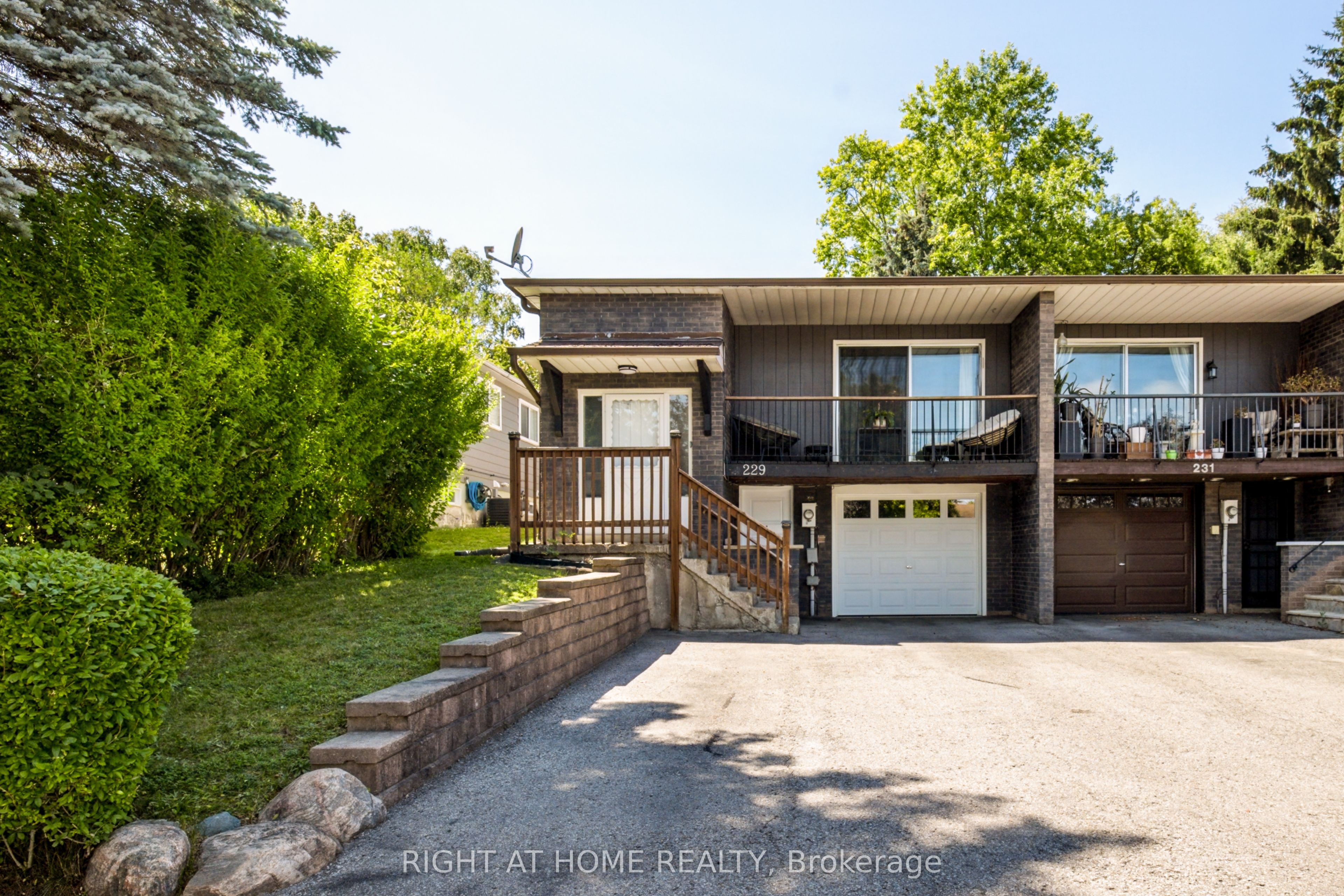 229 Britannia Avenue, Bradford West Gwillimbury, ON L3Z 1A4