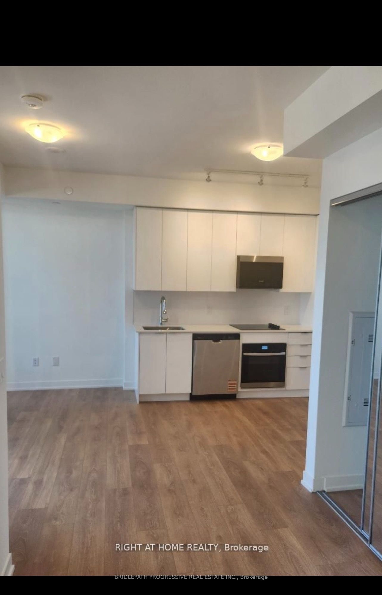 10 Abeja Street, Vaughan, ON L4K 0R9 photo 3