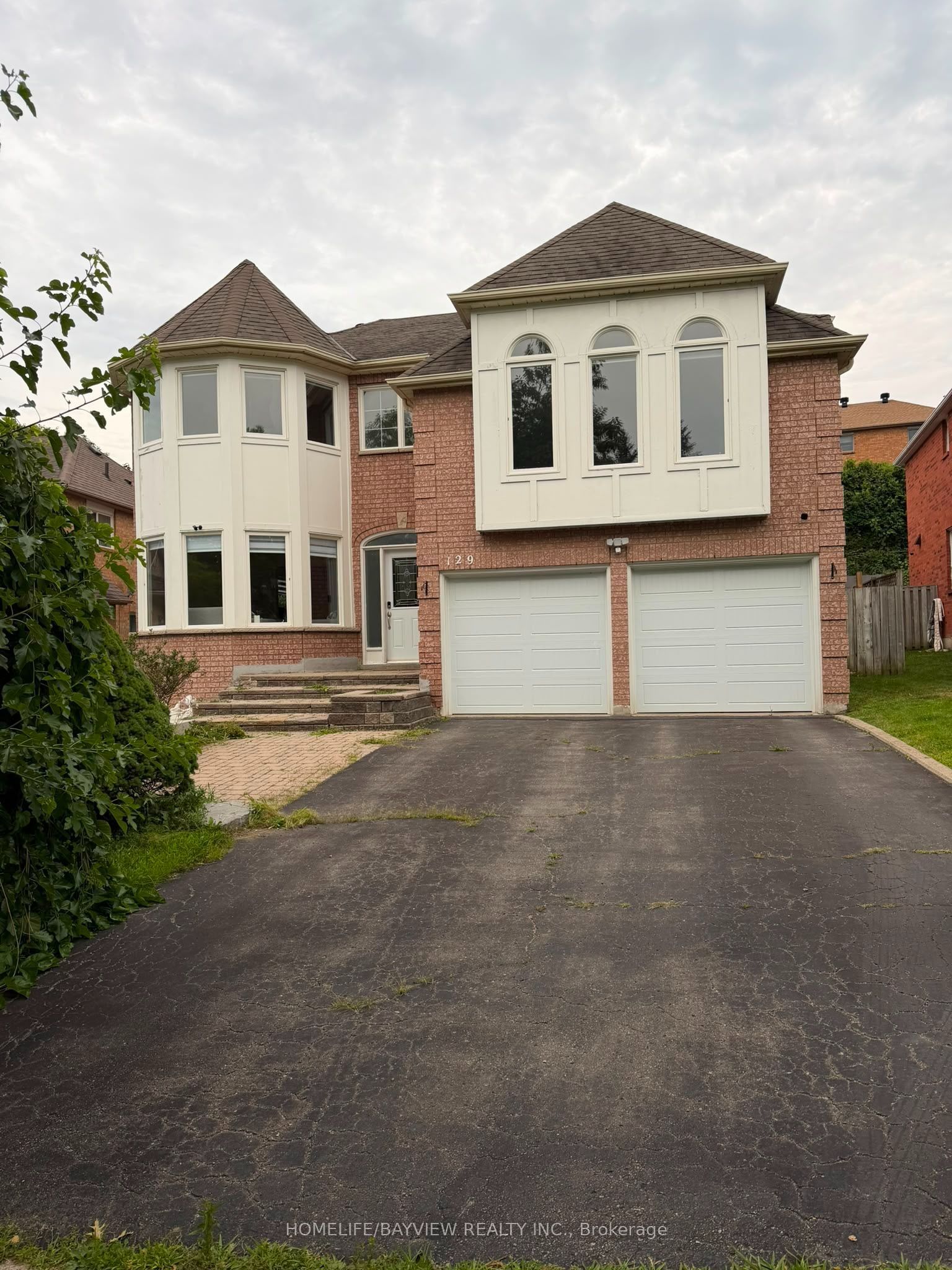129 Mcclellan Way, Aurora, ON L4G 6M4