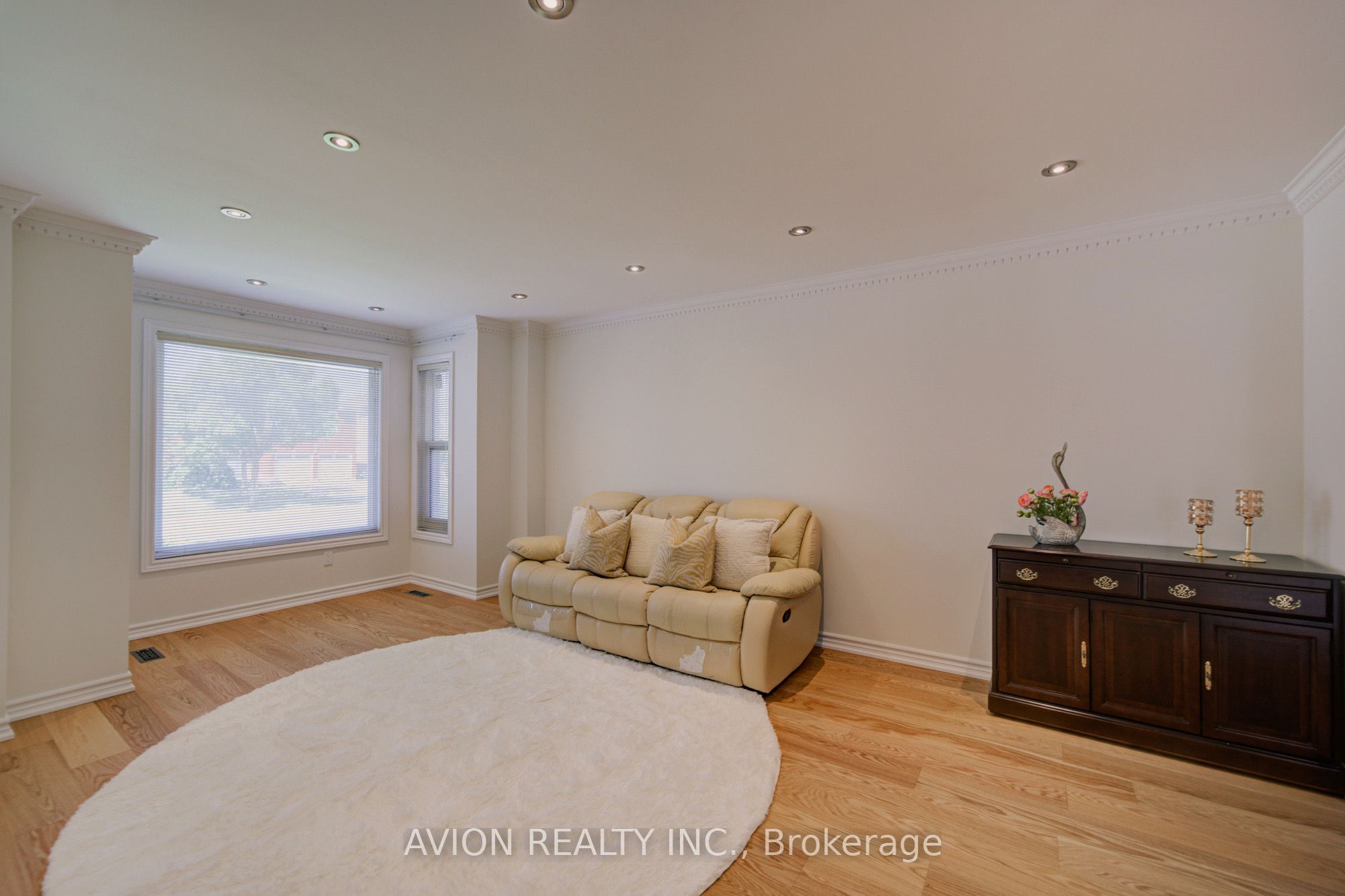 203 Valleymede Drive, Richmond Hill, ON L4B 3S4 photo 3