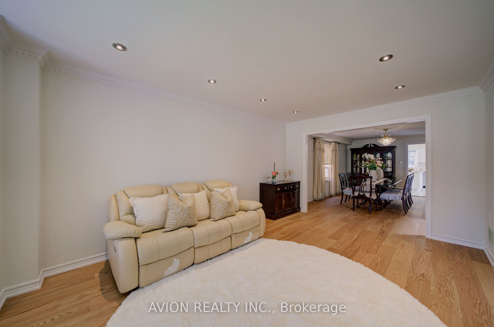 203 Valleymede Drive, Richmond Hill, ON L4B 3S4 photo 4