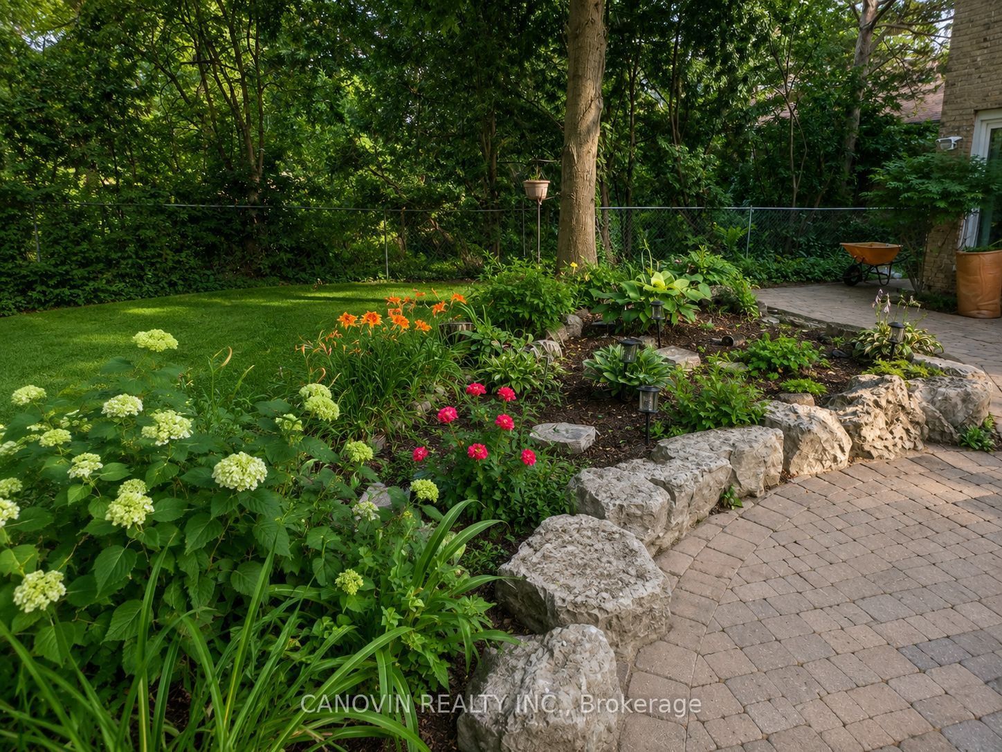 183 St. Anthony's Court, Richmond Hill, ON L4C 4T4 photo 3