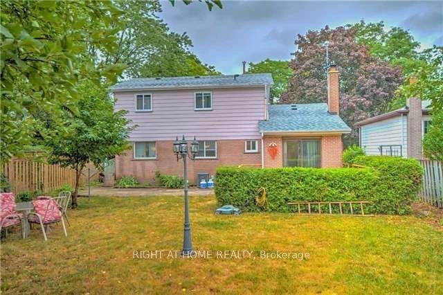 54 Penwick Crescent, Richmond Hill, ON L4C 5B4 photo 2