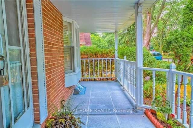 54 Penwick Crescent, Richmond Hill, ON L4C 5B4 photo 4