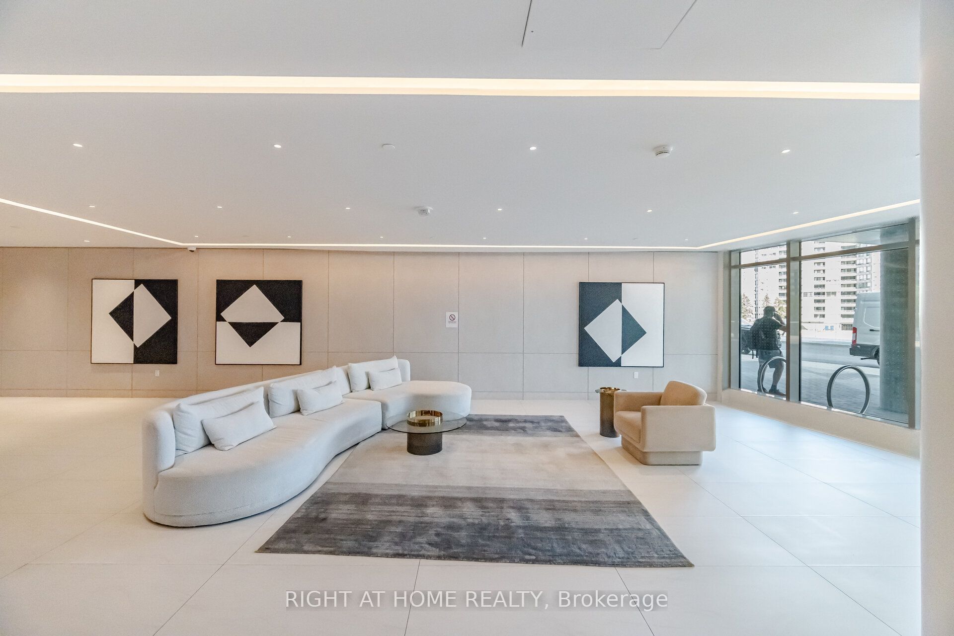 30 Upper Mall Way 2002, Vaughan, ON L4J 0L7 photo 5