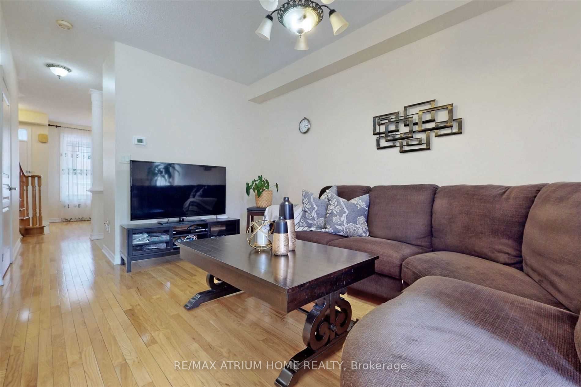 41 Thistle Avenue, Richmond Hill, ON L4E 0B8 photo 2