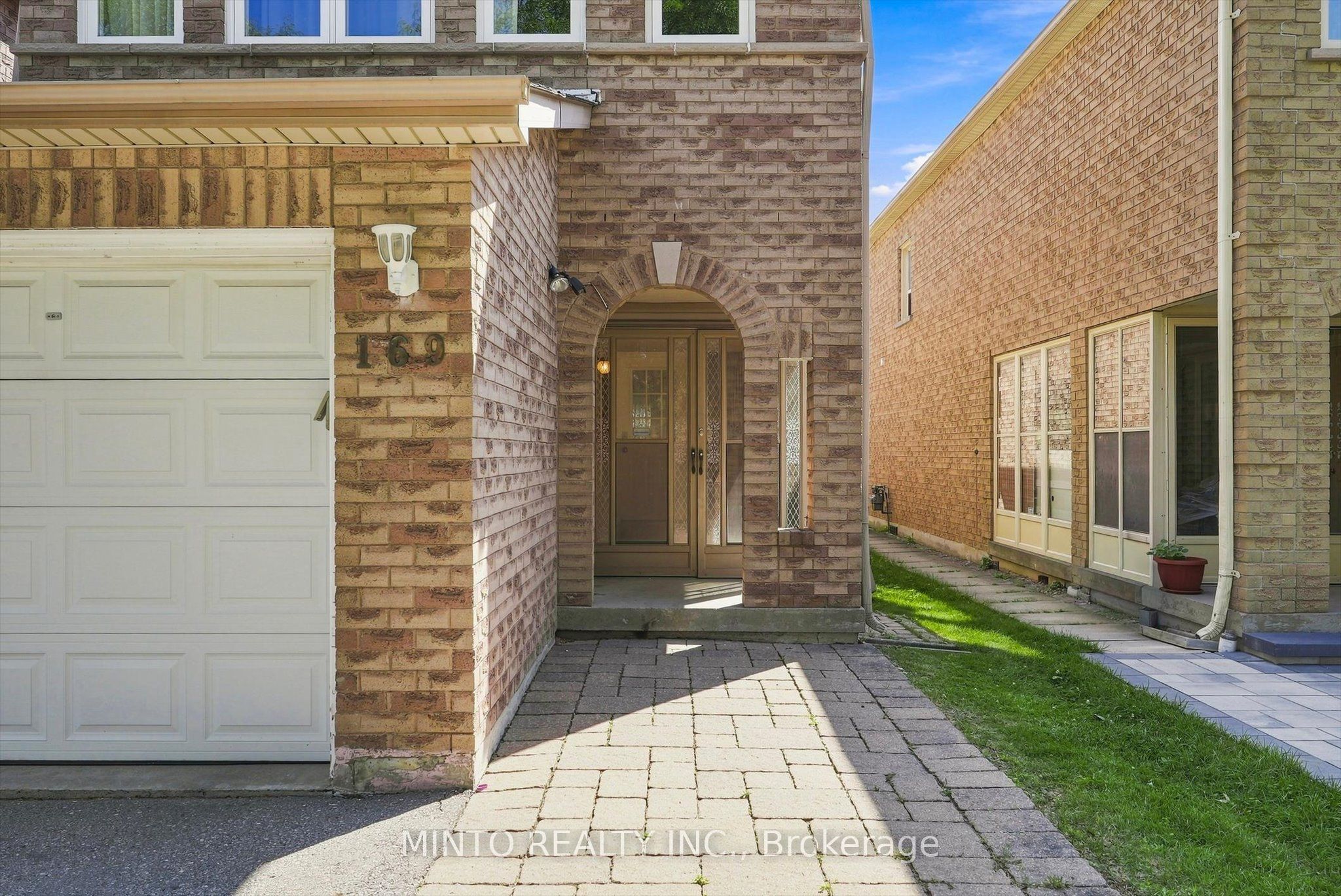 169 Kenborough Court, Markham, ON L3S 3P4 photo 2