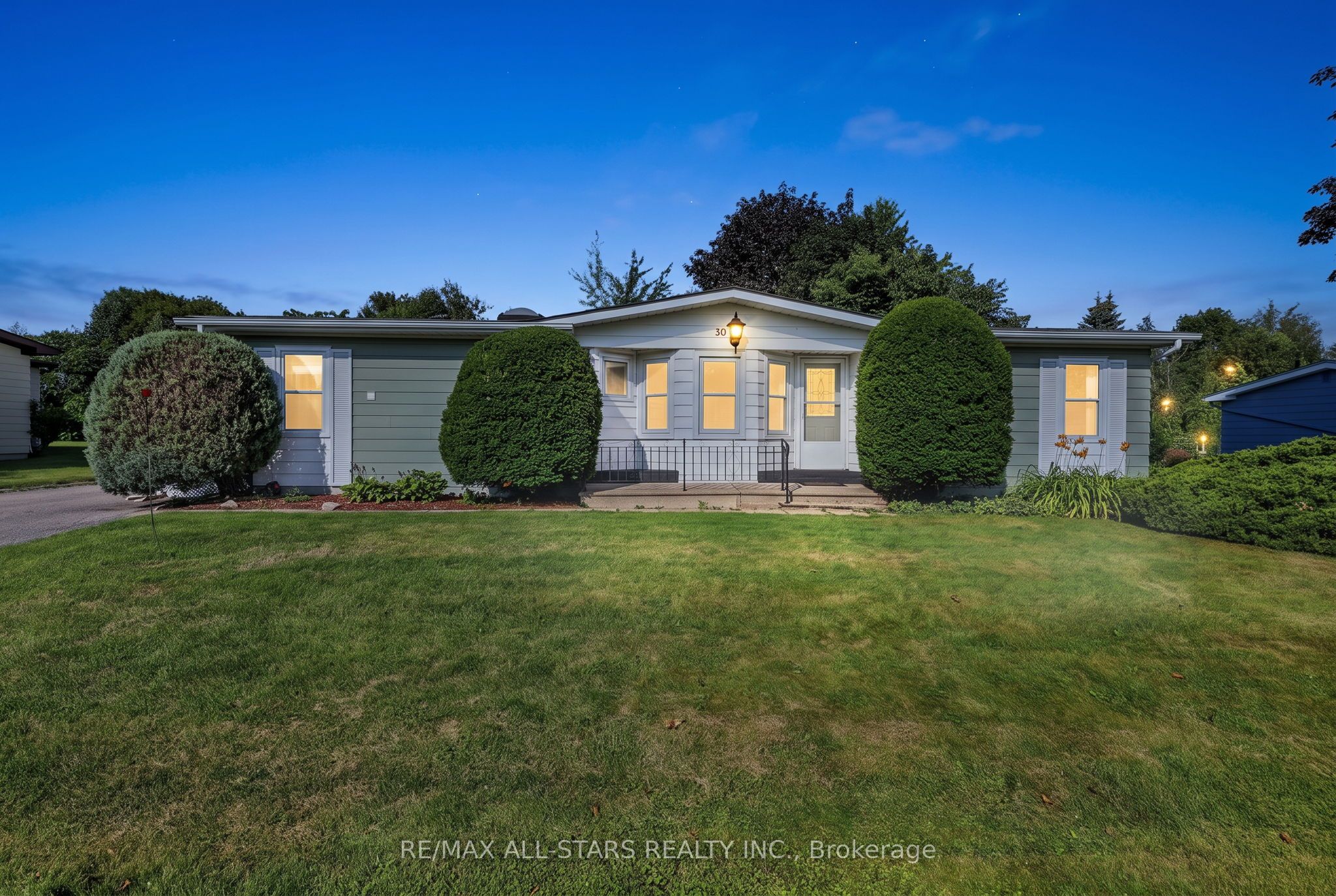 30 Damsel Circle, Georgina, ON L0E 1R0 photo 2