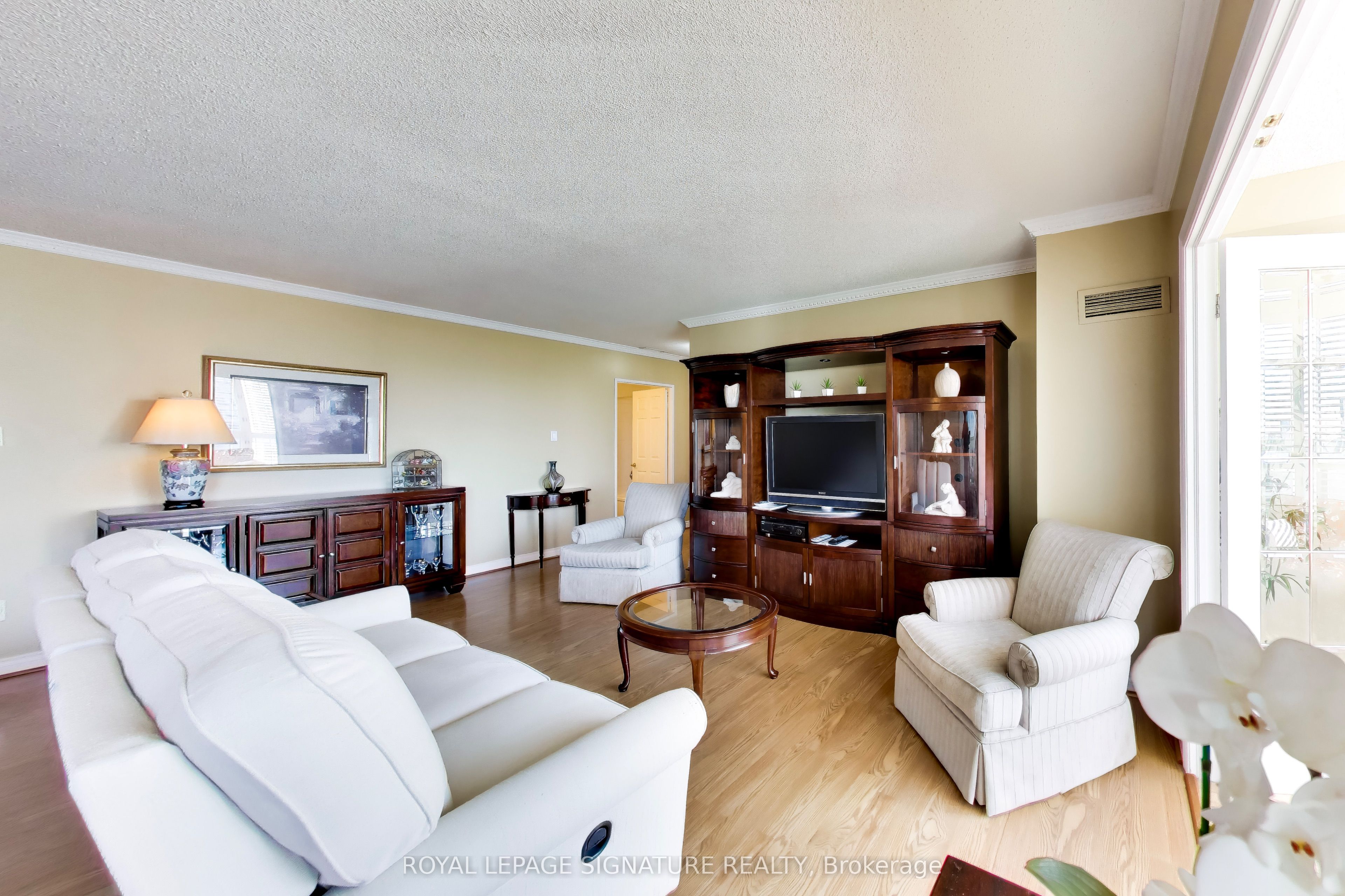 1 Clark Avenue W 1802, Vaughan, ON L4J 7Y6 photo 4