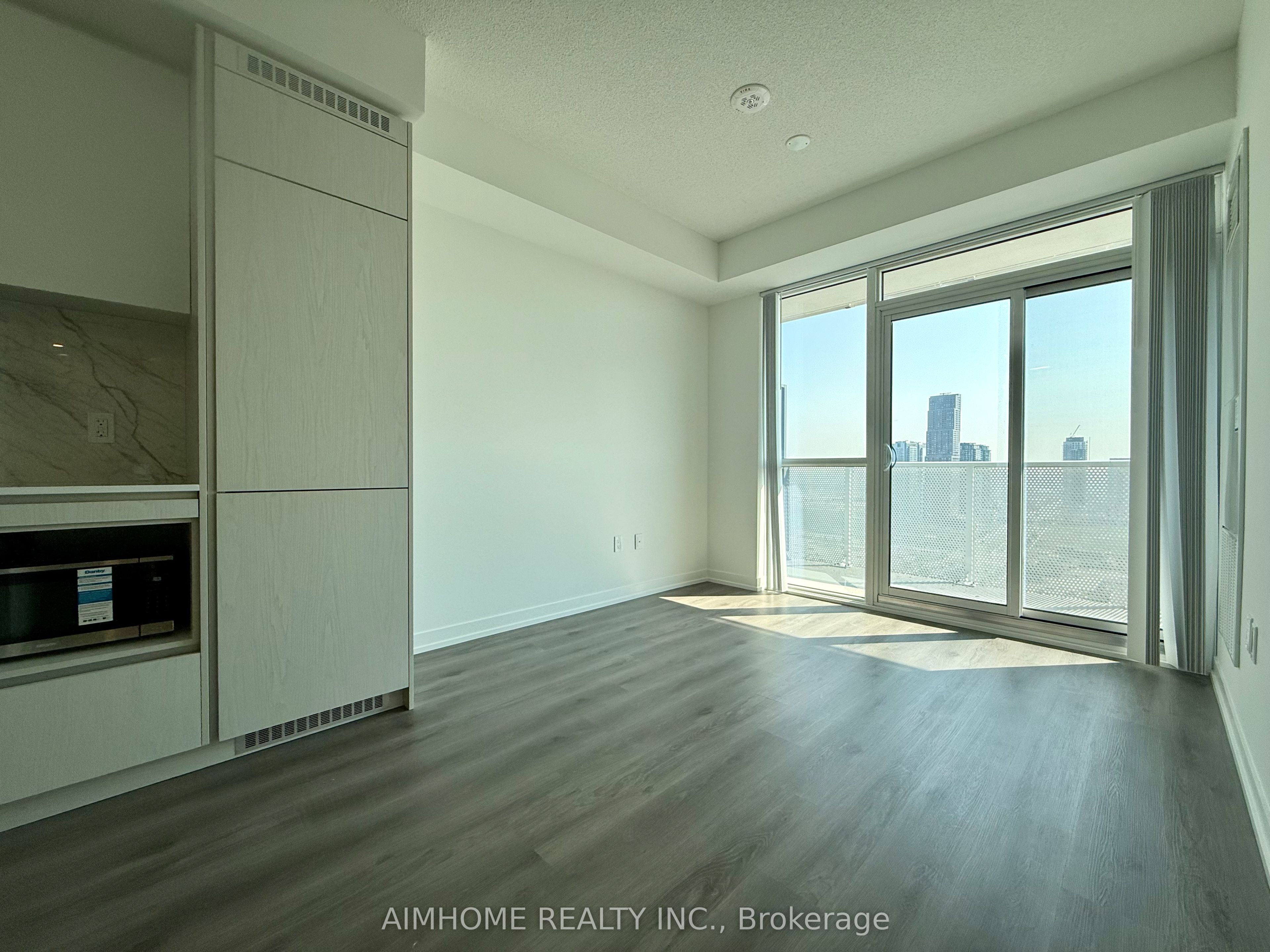 28 Interchange Way 3207, Vaughan, ON L4K 0P8 photo 4
