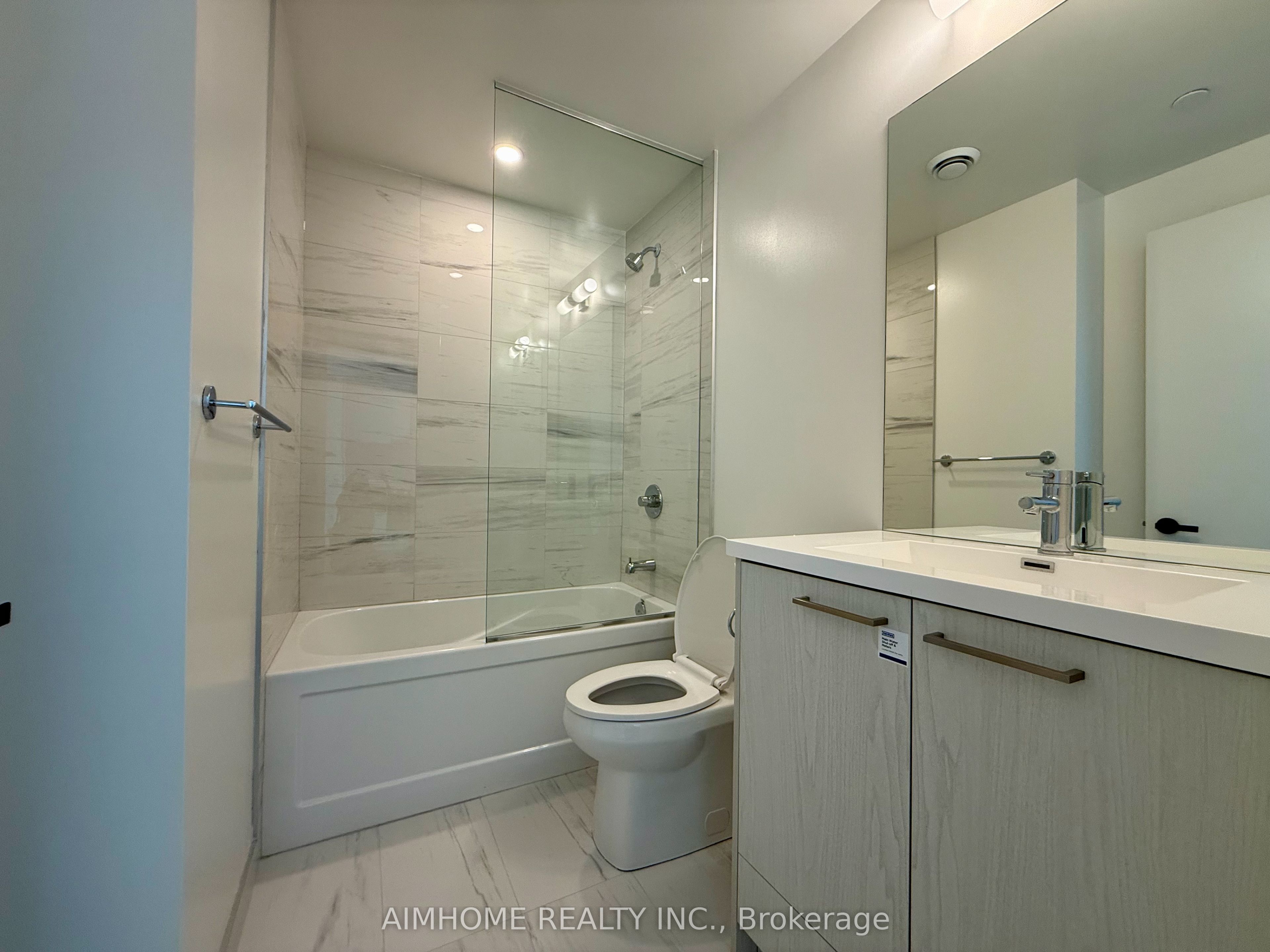 28 Interchange Way 3207, Vaughan, ON L4K 0P8 photo 5
