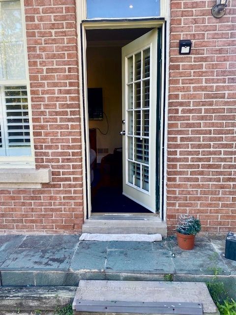 141 Regent Street, Richmond Hill, ON L4C 9P1 photo 2