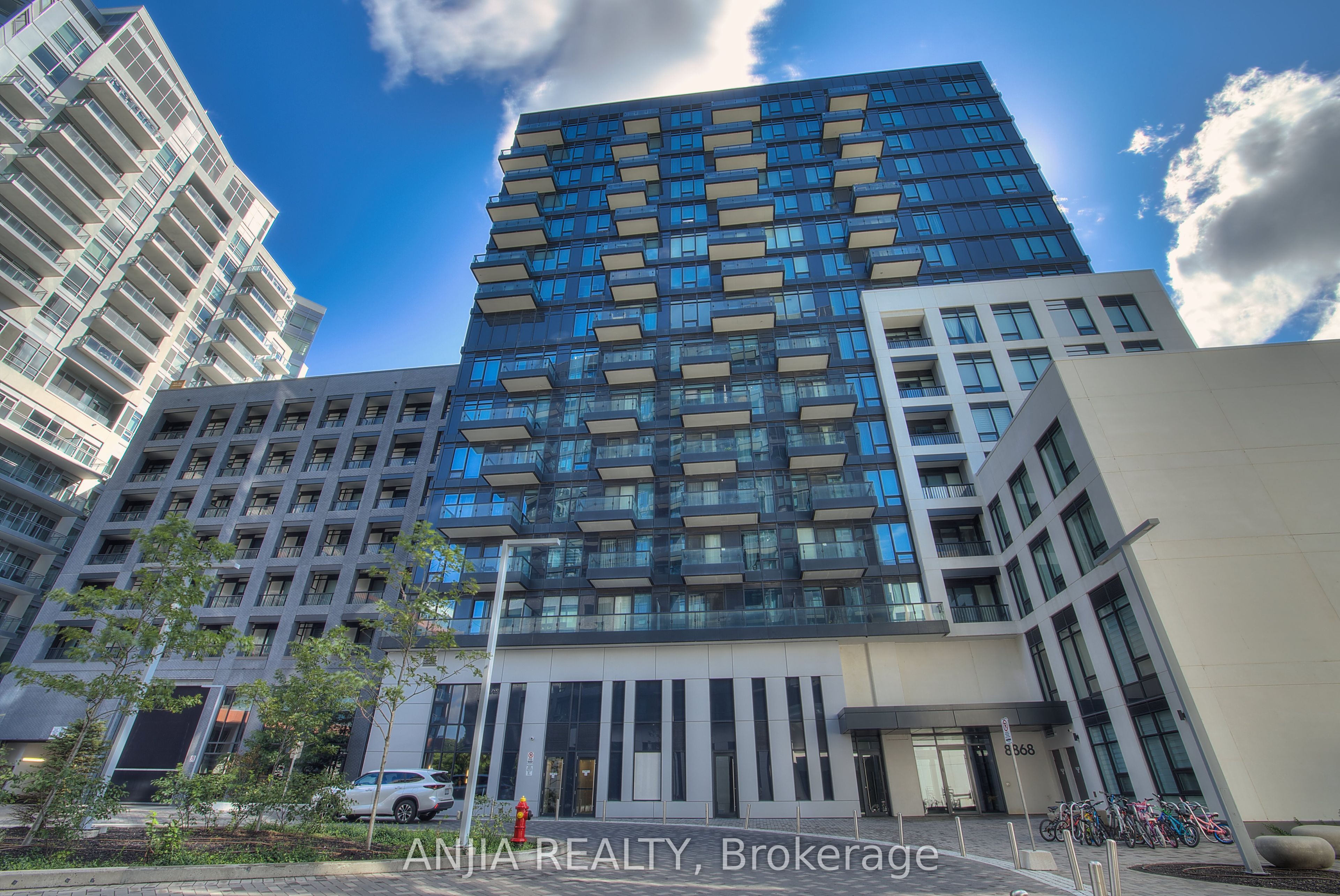 8868 Yonge Street 701, Richmond Hill, ON L4C 0T4 photo 3